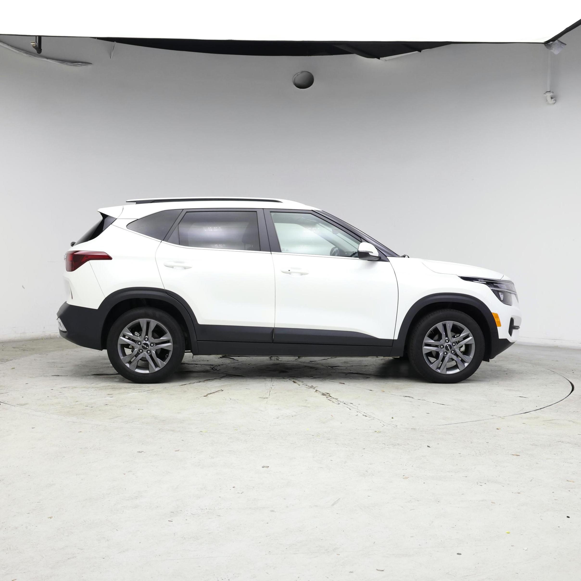 Thumbnail: 2023 Kia Seltos - 7