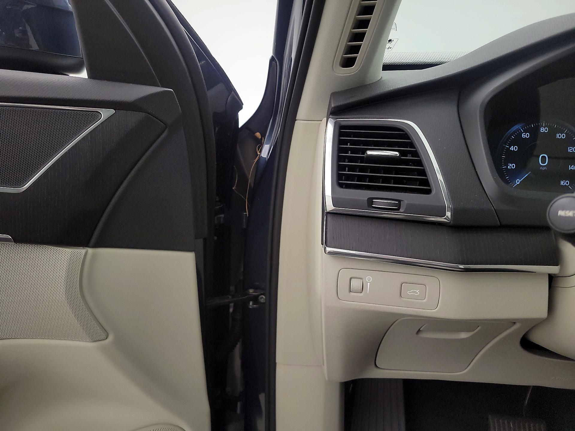 Thumbnail: 2020 Volvo XC90 - 13