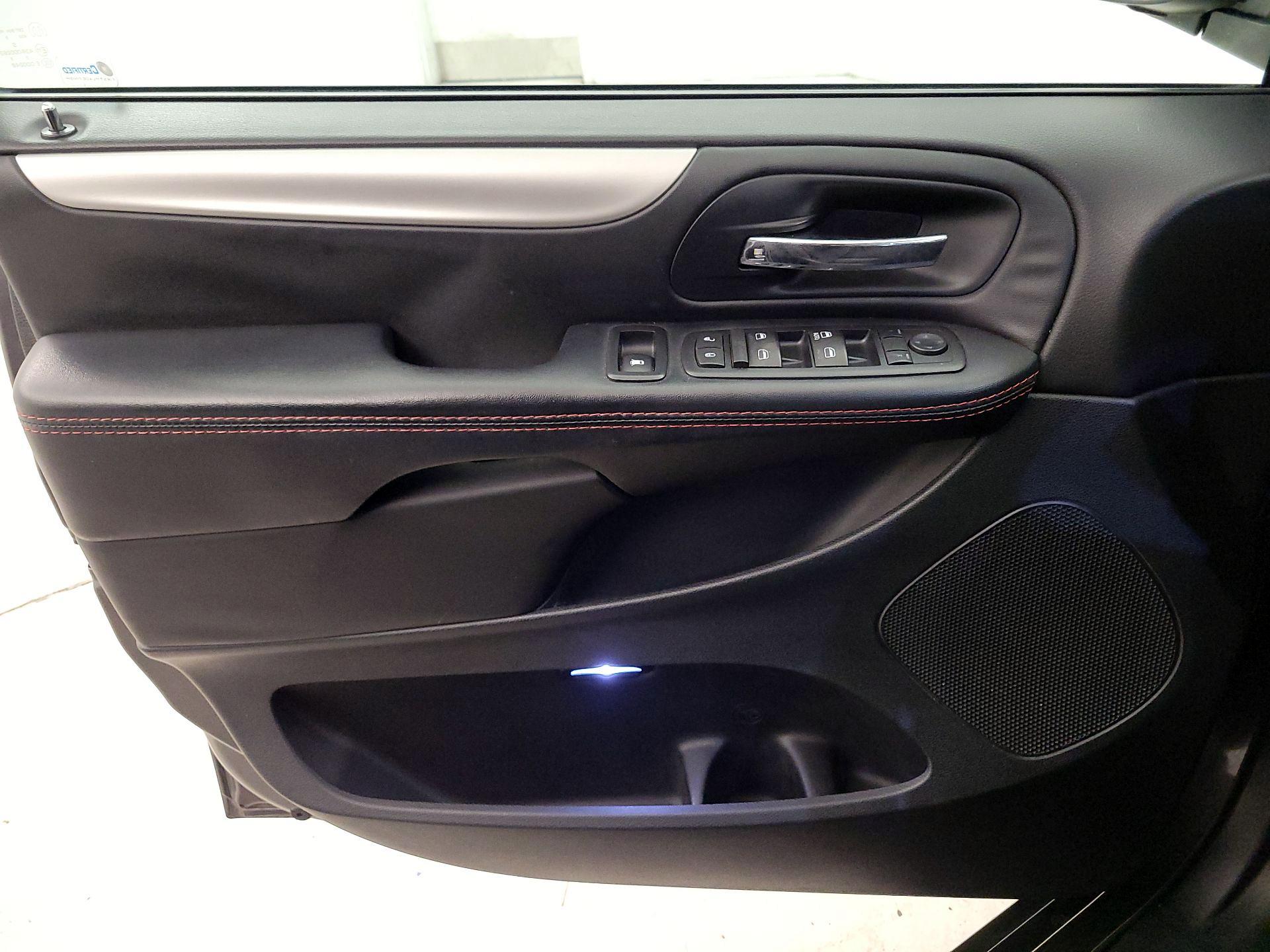 Thumbnail: 2016 Dodge Grand Caravan - 12