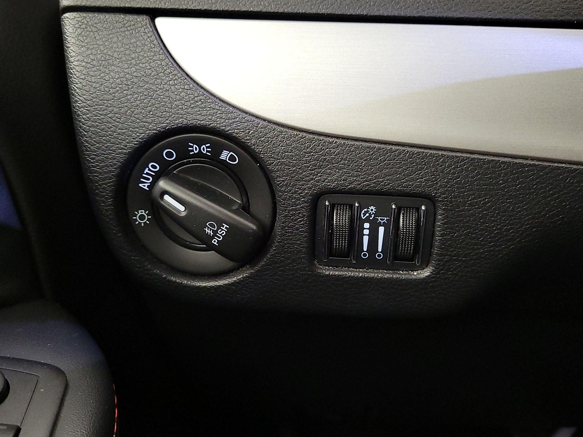 Thumbnail: 2016 Dodge Grand Caravan - 13