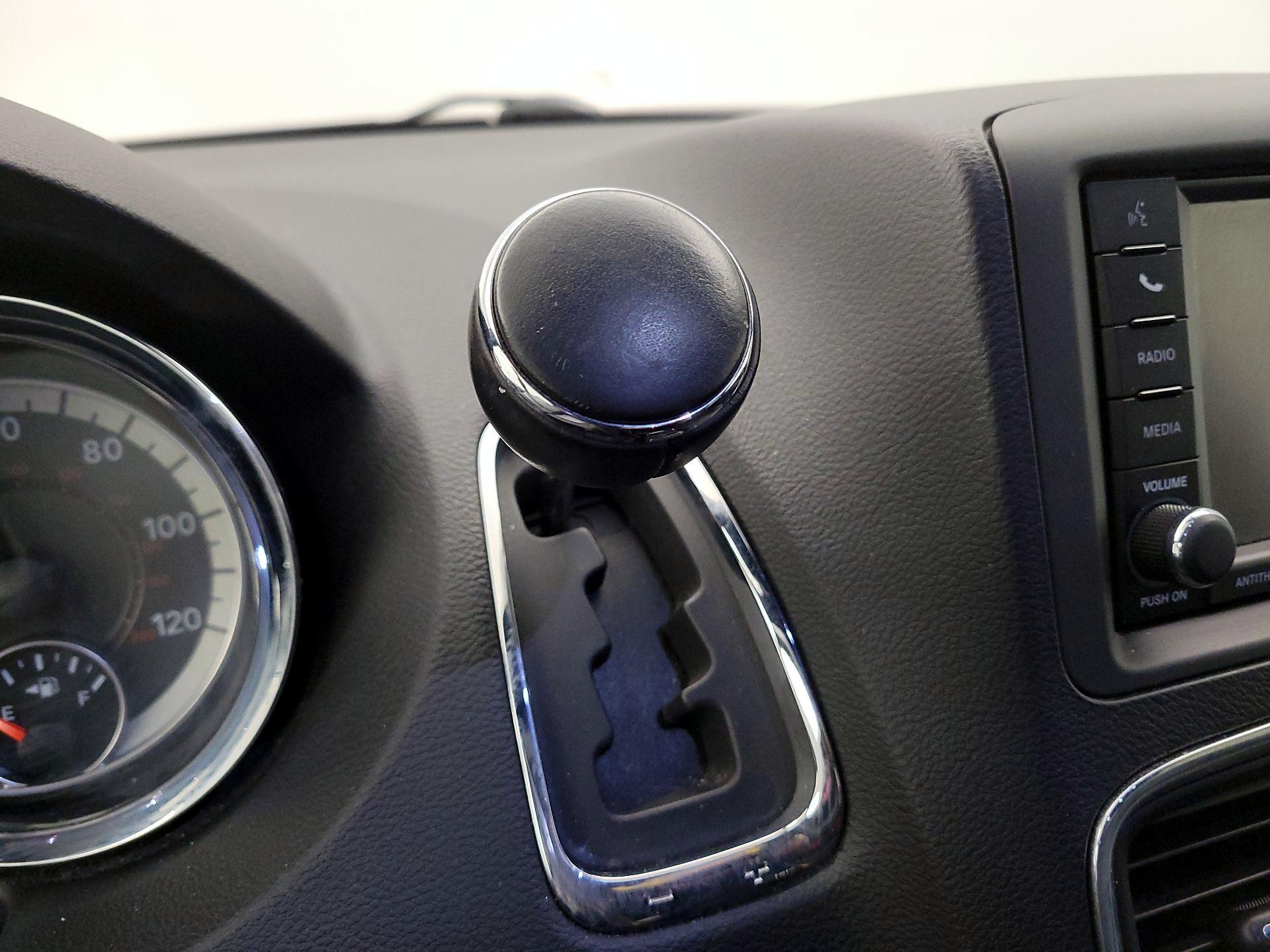 Thumbnail: 2016 Dodge Grand Caravan - 17