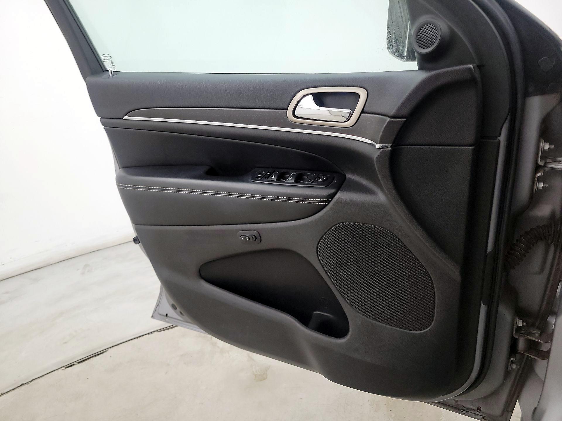 Thumbnail: 2015 Jeep Grand Cherokee - 12