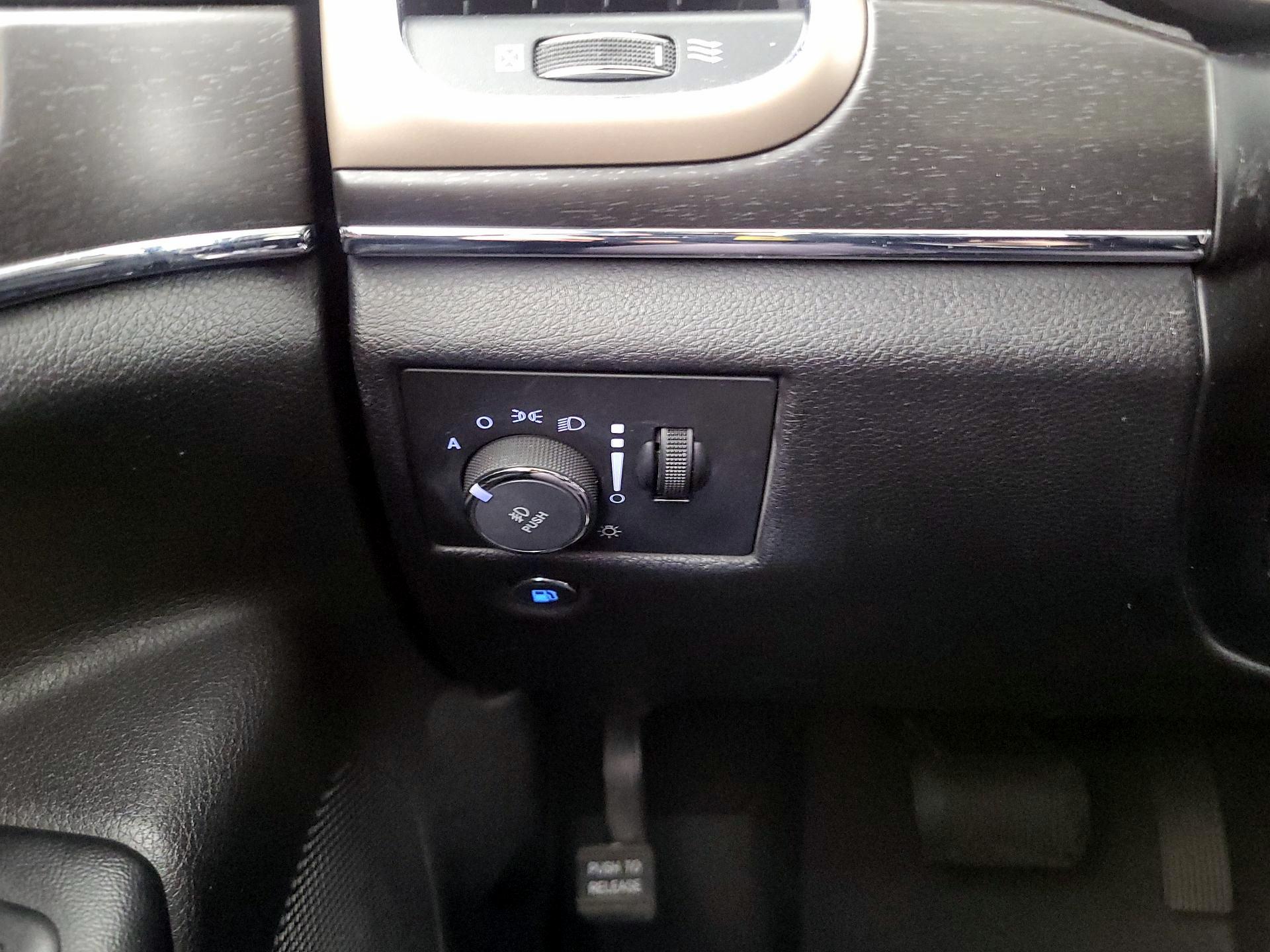 Thumbnail: 2015 Jeep Grand Cherokee - 13