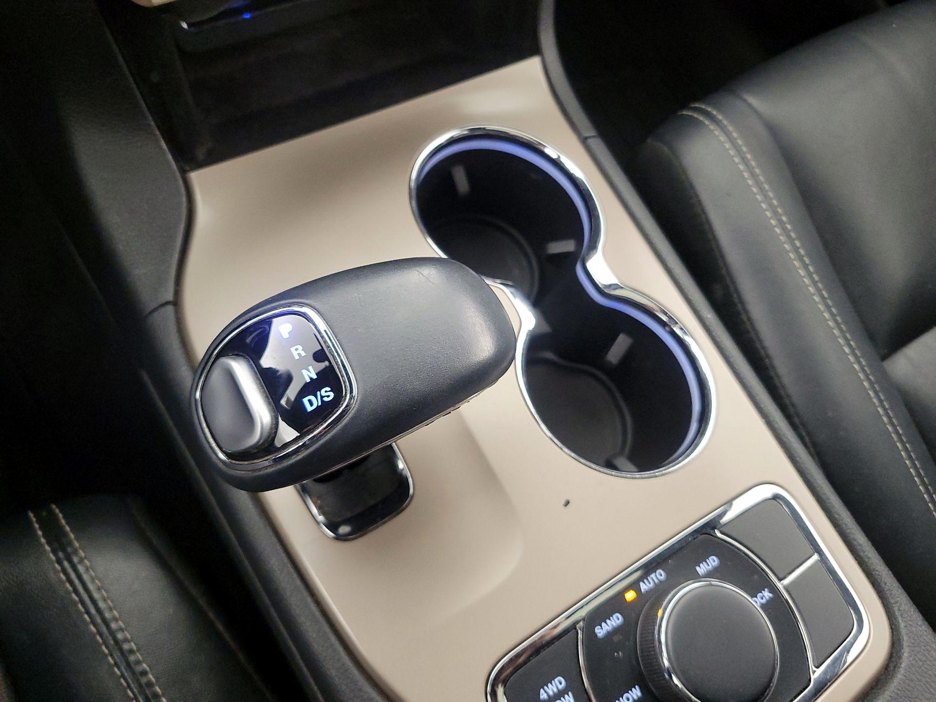 Thumbnail: 2015 Jeep Grand Cherokee - 18