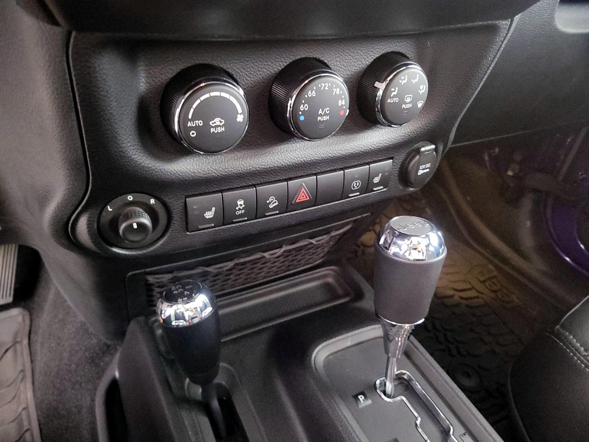 Thumbnail: 2016 Jeep Wrangler - 15