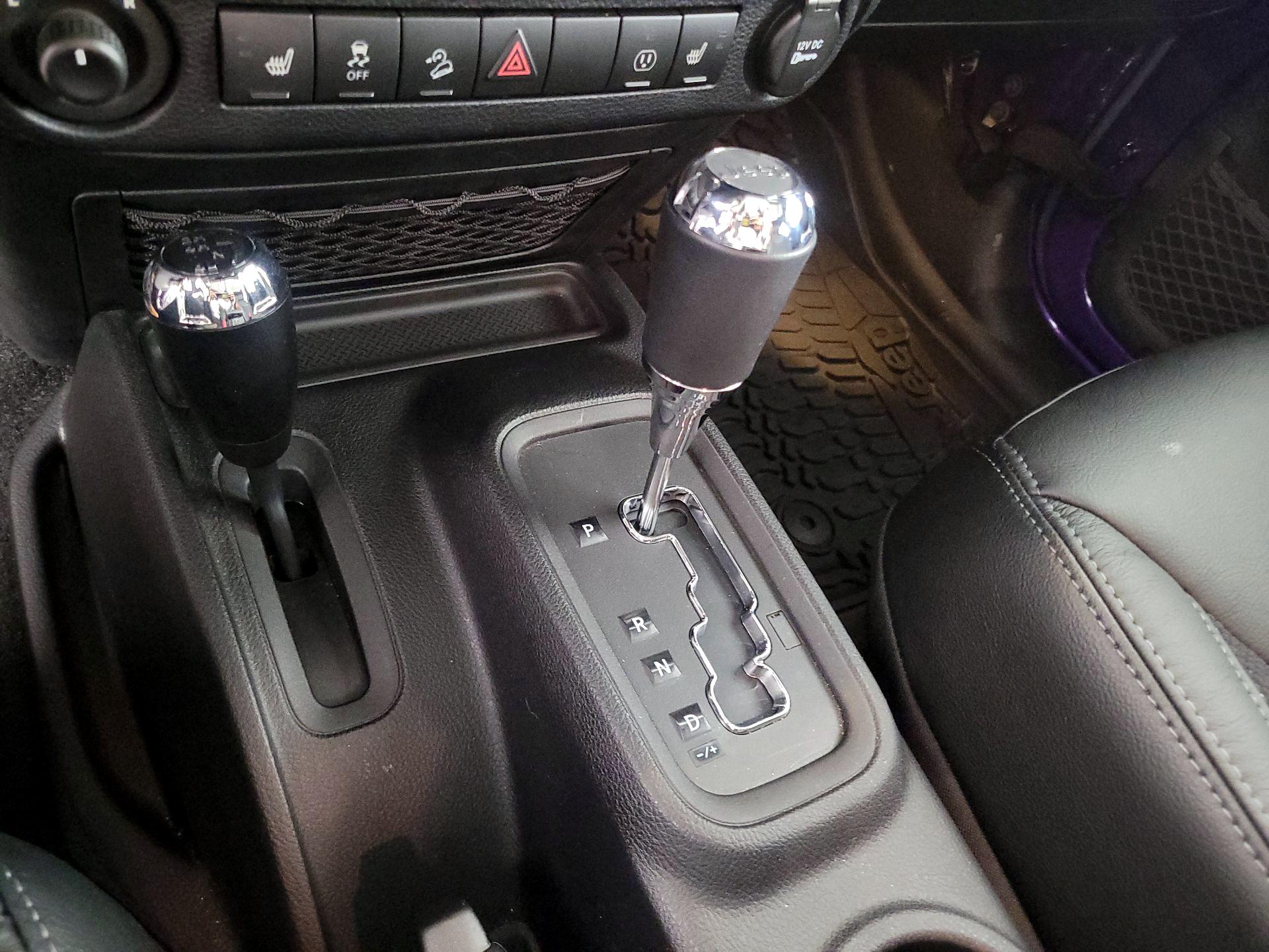 Thumbnail: 2016 Jeep Wrangler - 16