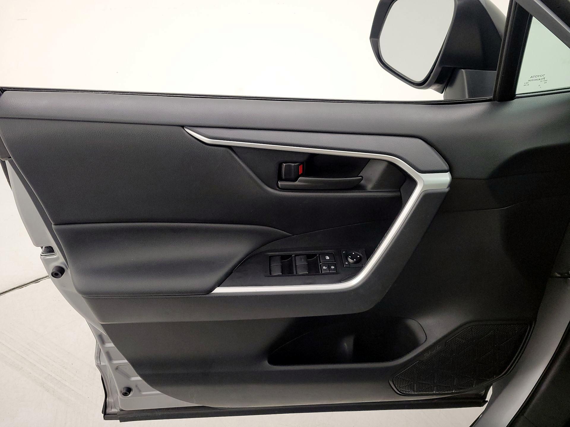 Thumbnail: 2021 Toyota RAV4 - 12