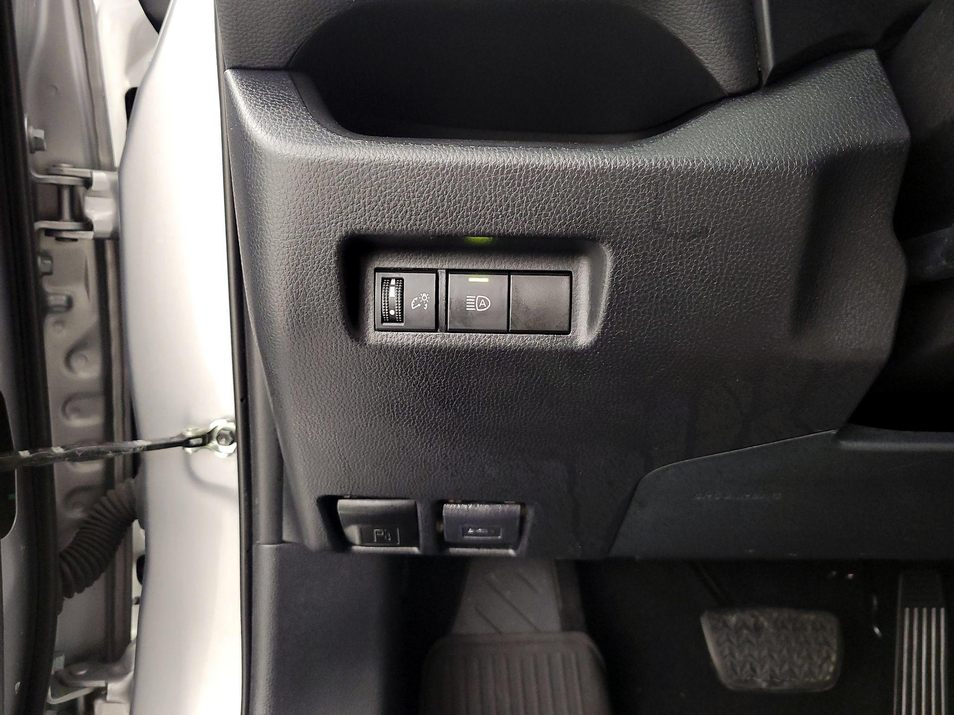 Thumbnail: 2021 Toyota RAV4 - 13