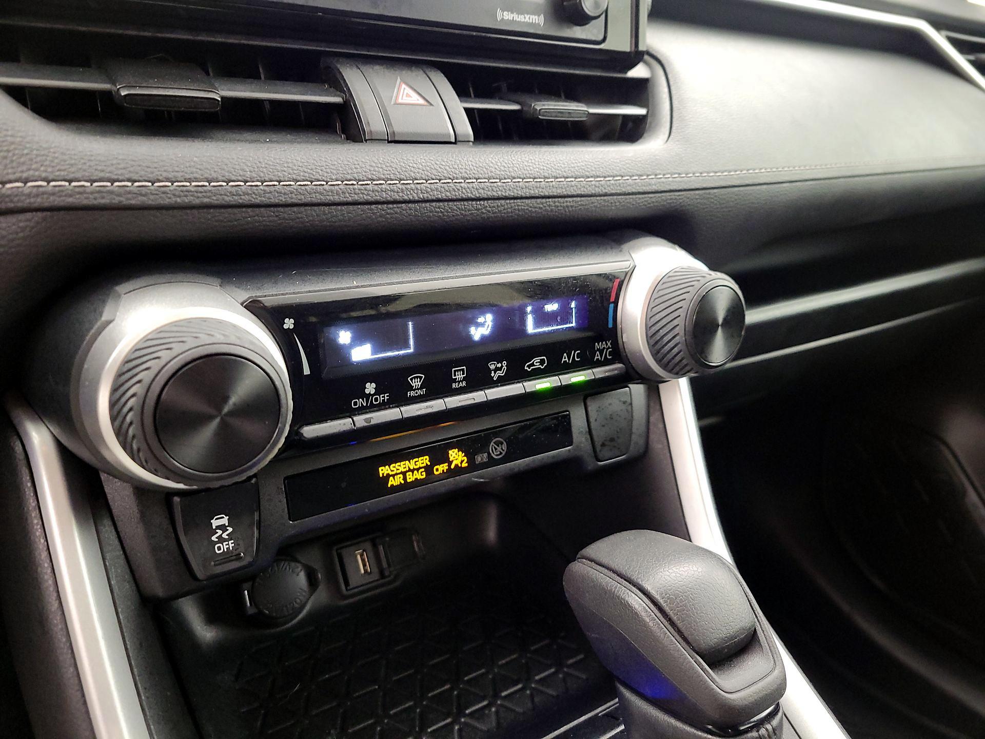 Thumbnail: 2021 Toyota RAV4 - 16