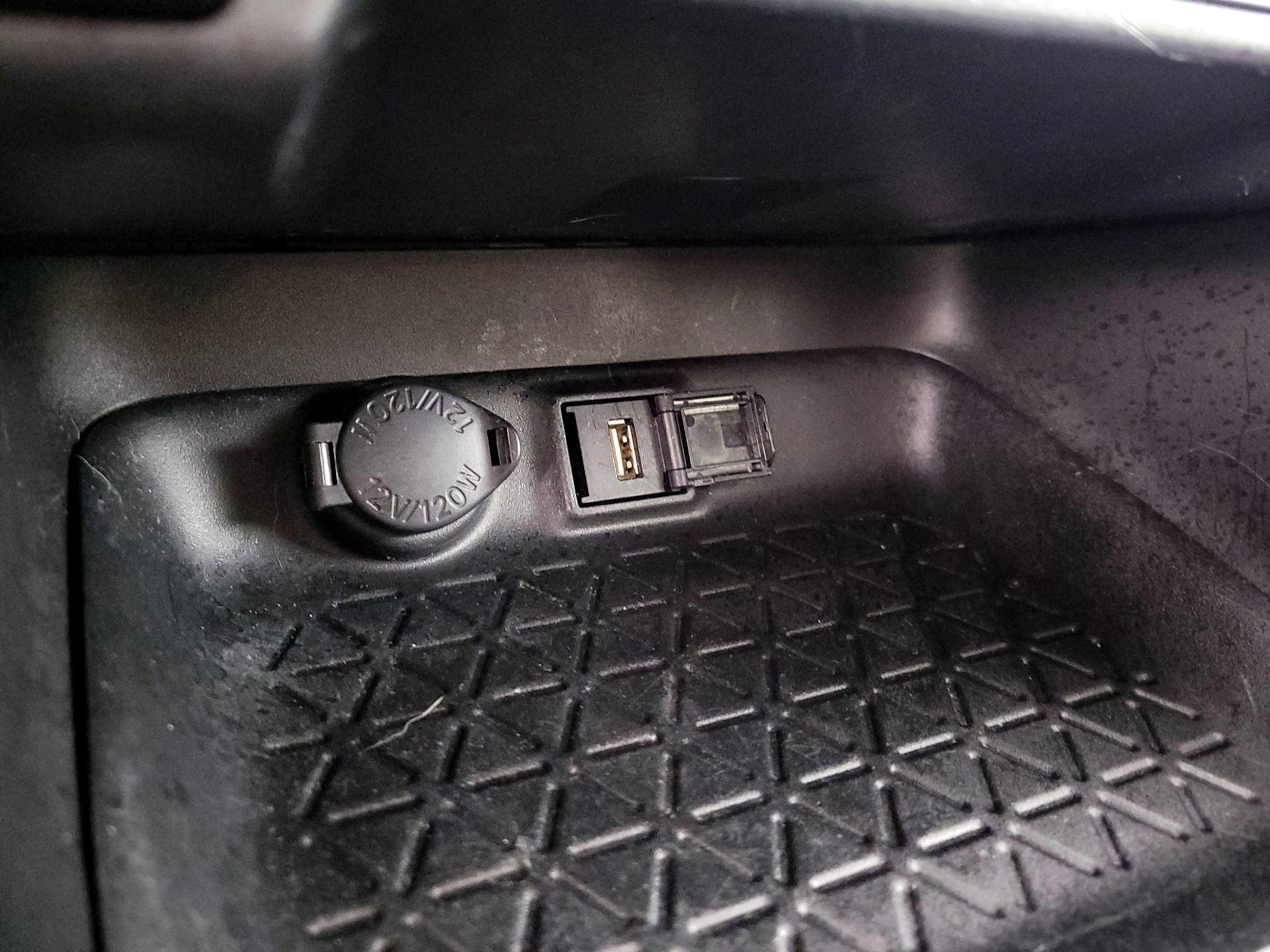 Thumbnail: 2021 Toyota RAV4 - 18