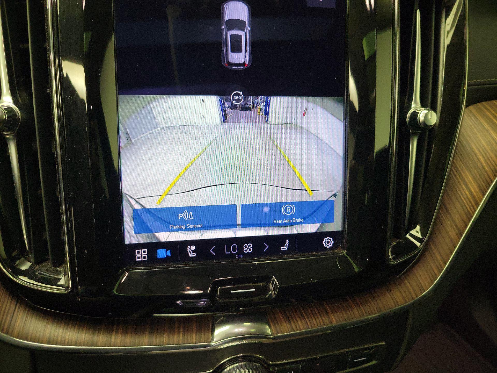 Thumbnail: 2023 Volvo XC60 - 14