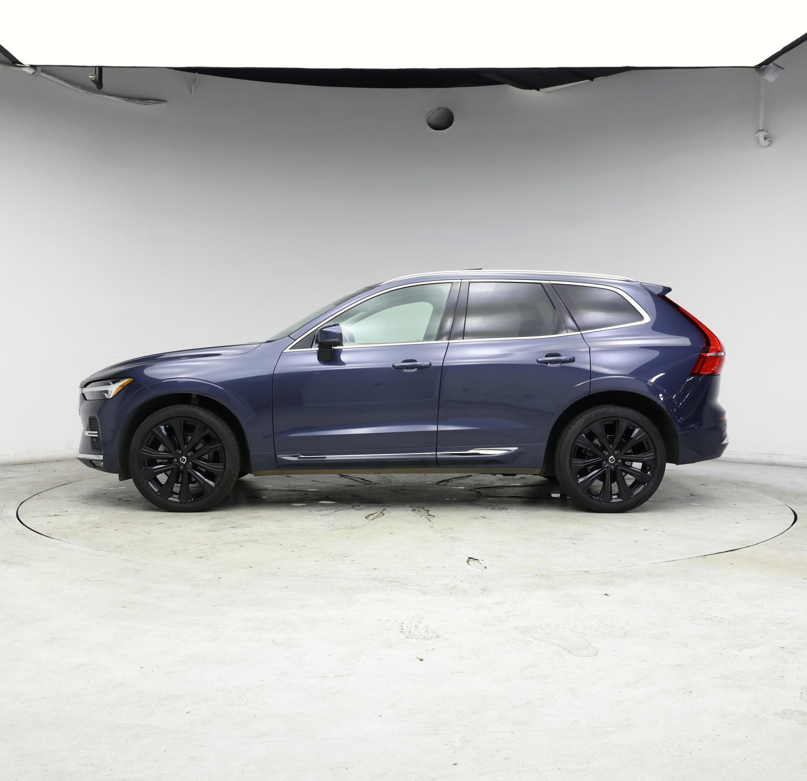 Thumbnail: 2023 Volvo XC60 - 3
