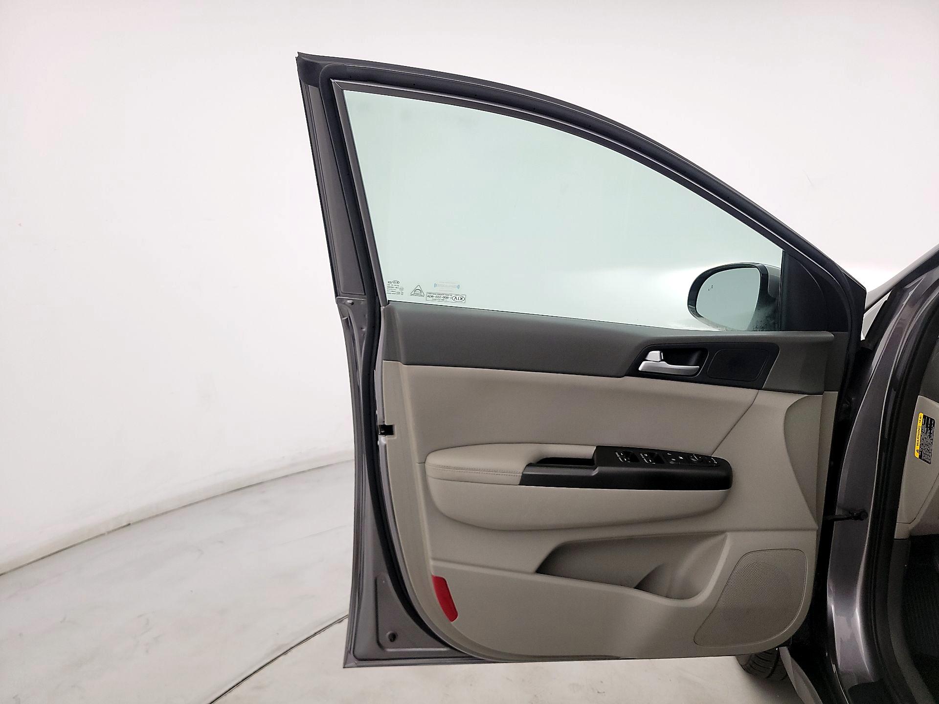 Thumbnail: 2017 Kia Sportage - 12