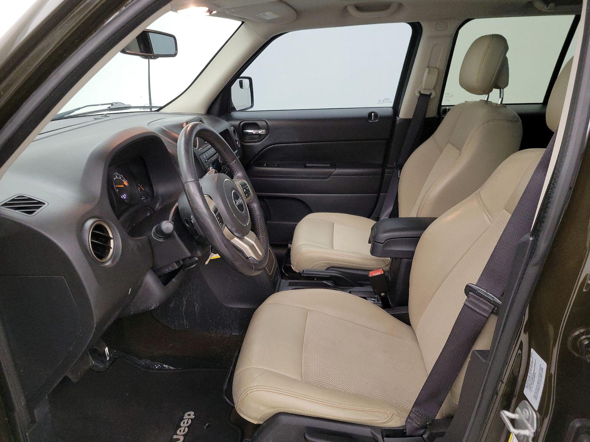 Thumbnail: 2016 Jeep Patriot - 11