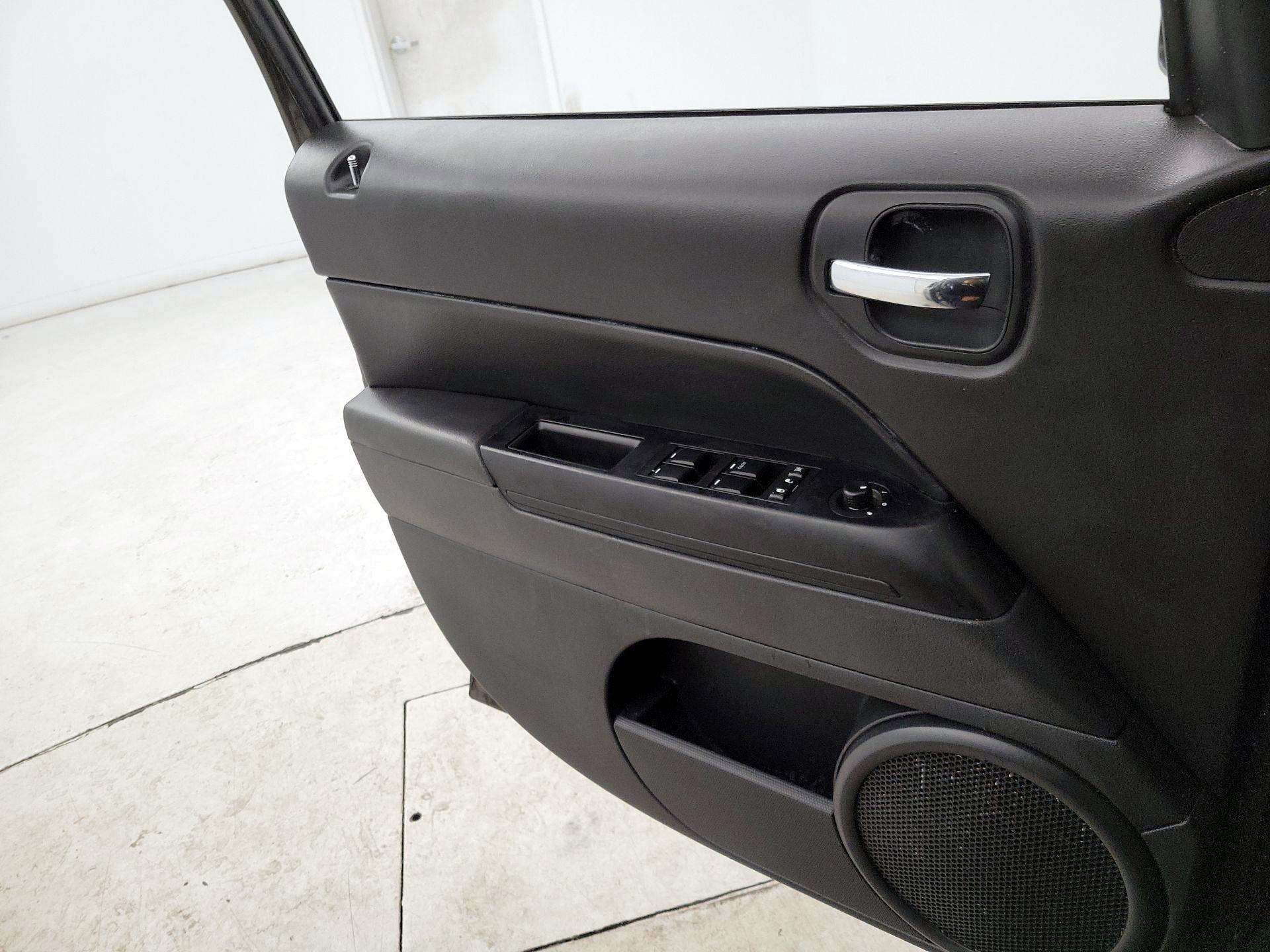 Thumbnail: 2016 Jeep Patriot - 12