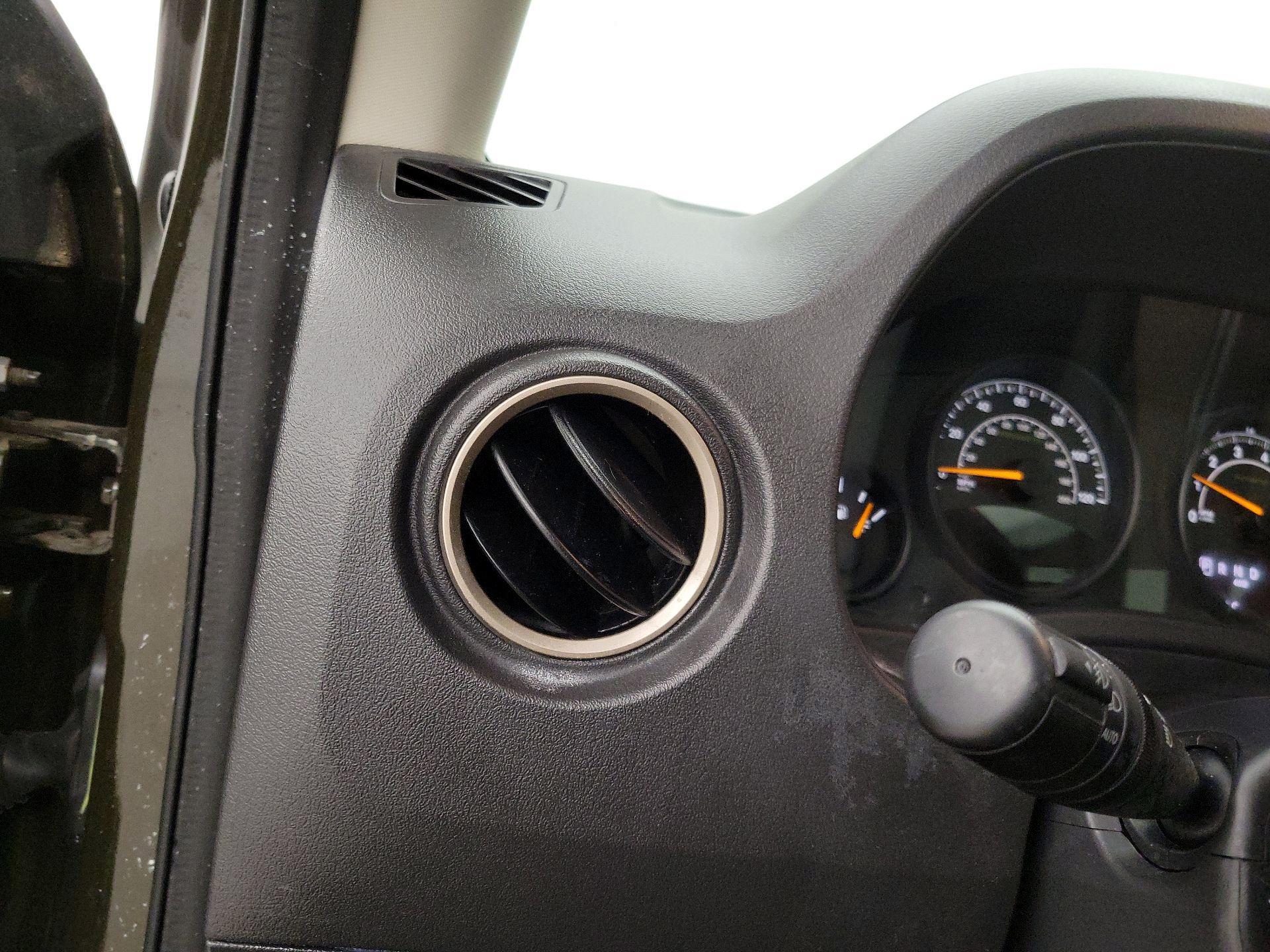 Thumbnail: 2016 Jeep Patriot - 13