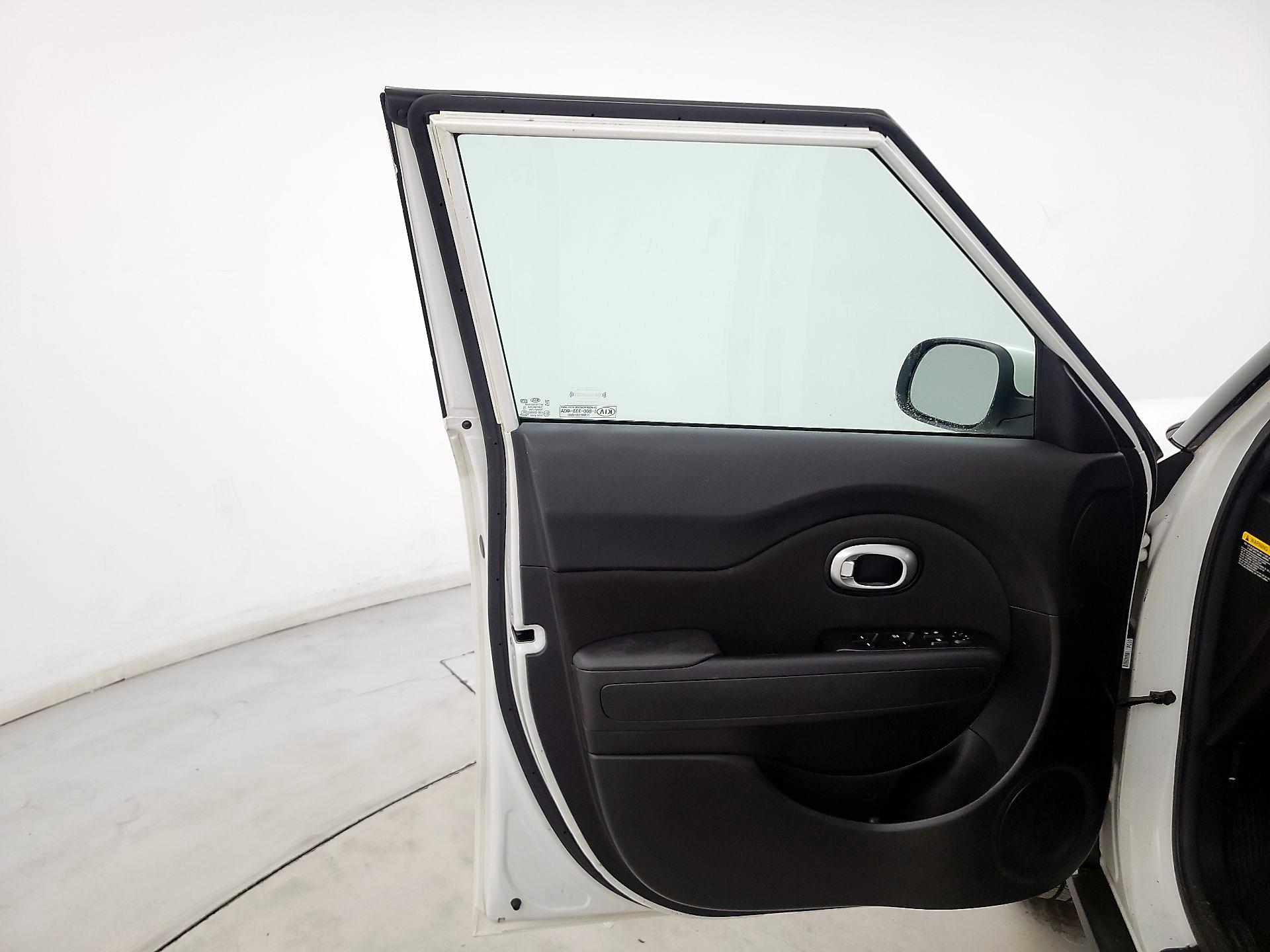 Thumbnail: 2016 Kia Soul - 12