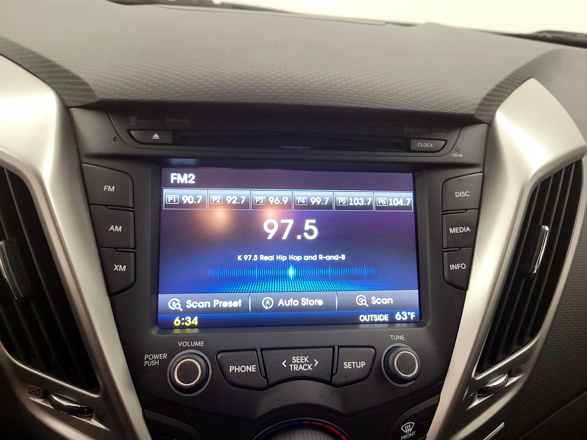 Thumbnail: 2016 Hyundai Veloster - 15