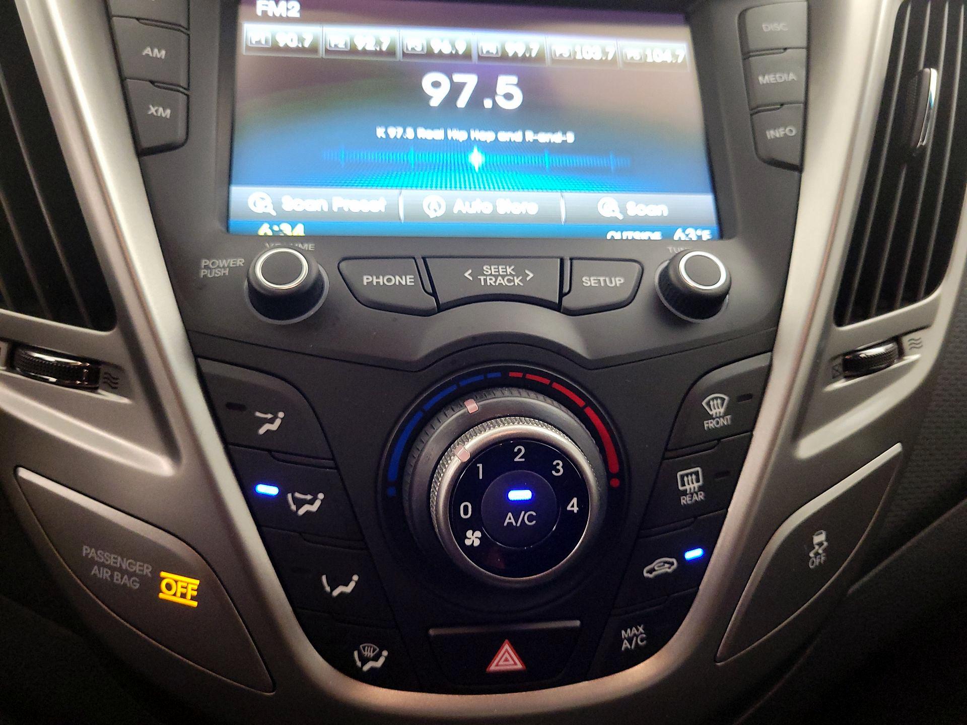 Thumbnail: 2016 Hyundai Veloster - 16