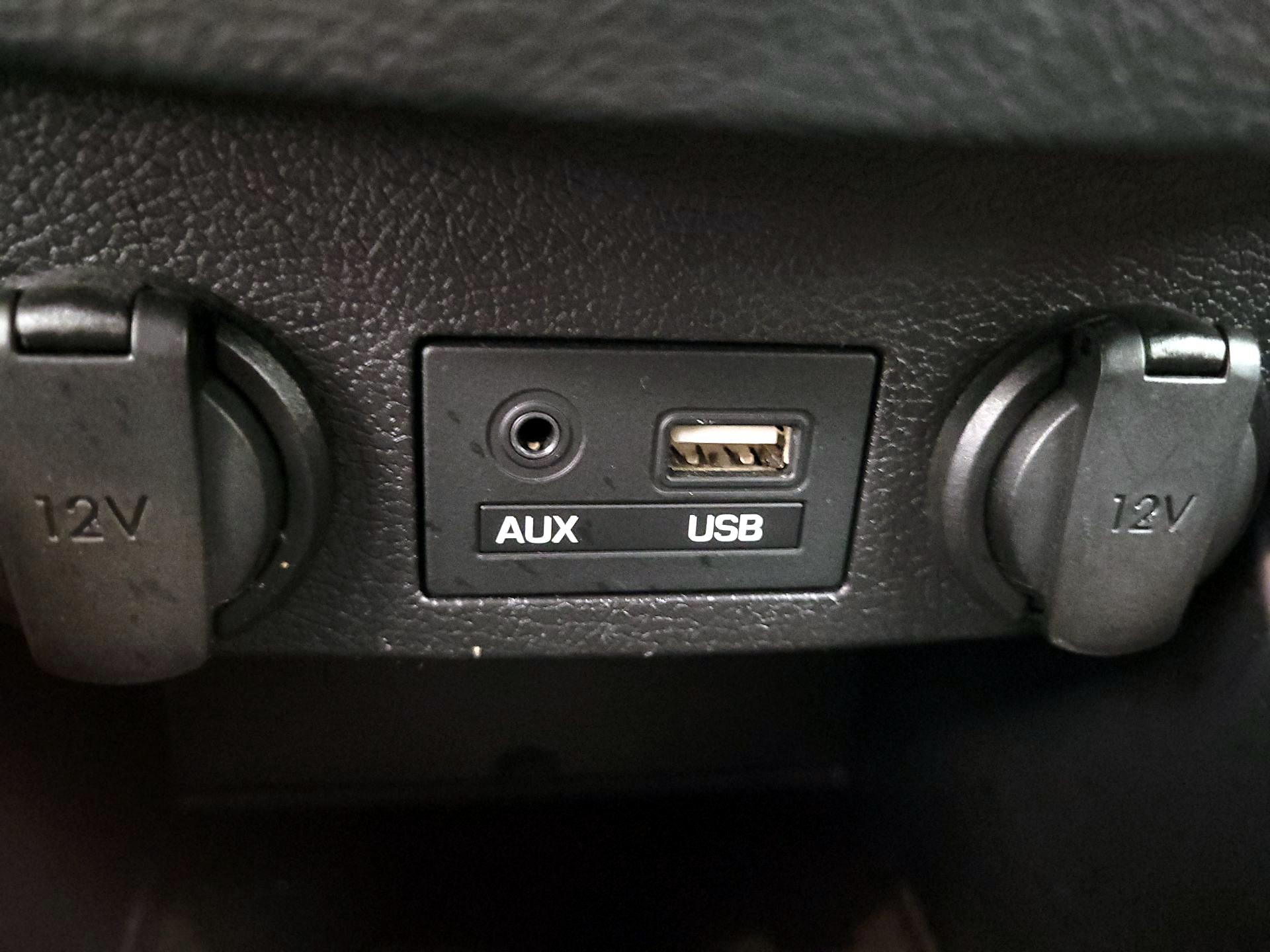 Thumbnail: 2016 Hyundai Veloster - 18