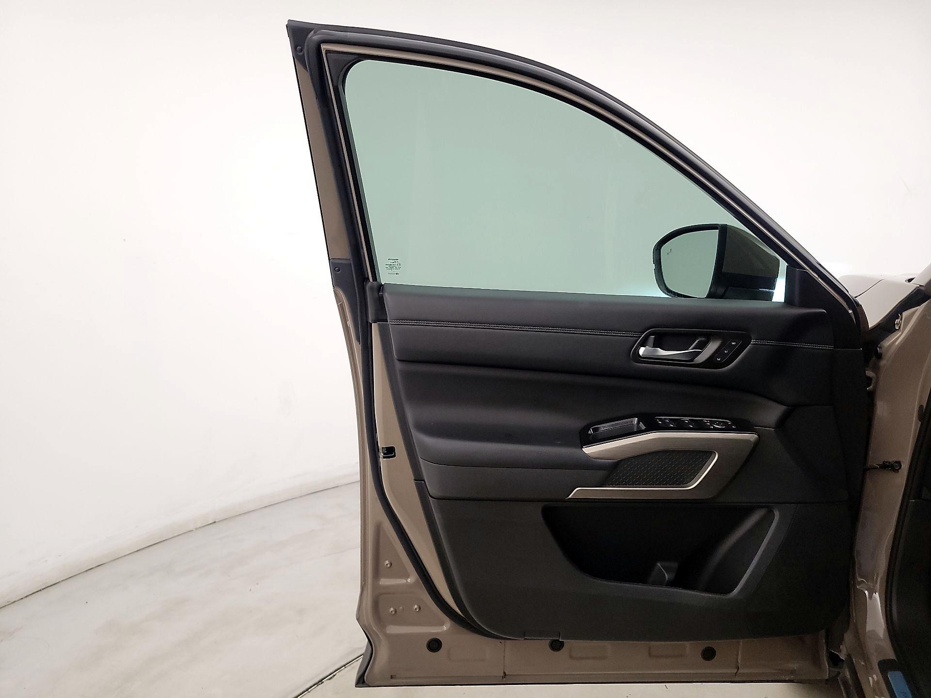 Thumbnail: 2023 Nissan Pathfinder - 12