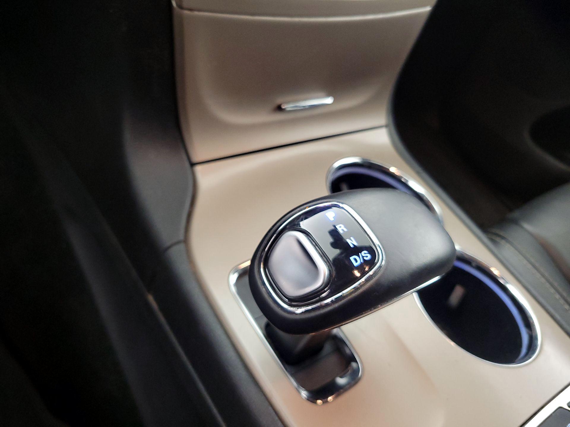 Thumbnail: 2015 Jeep Grand Cherokee - 18