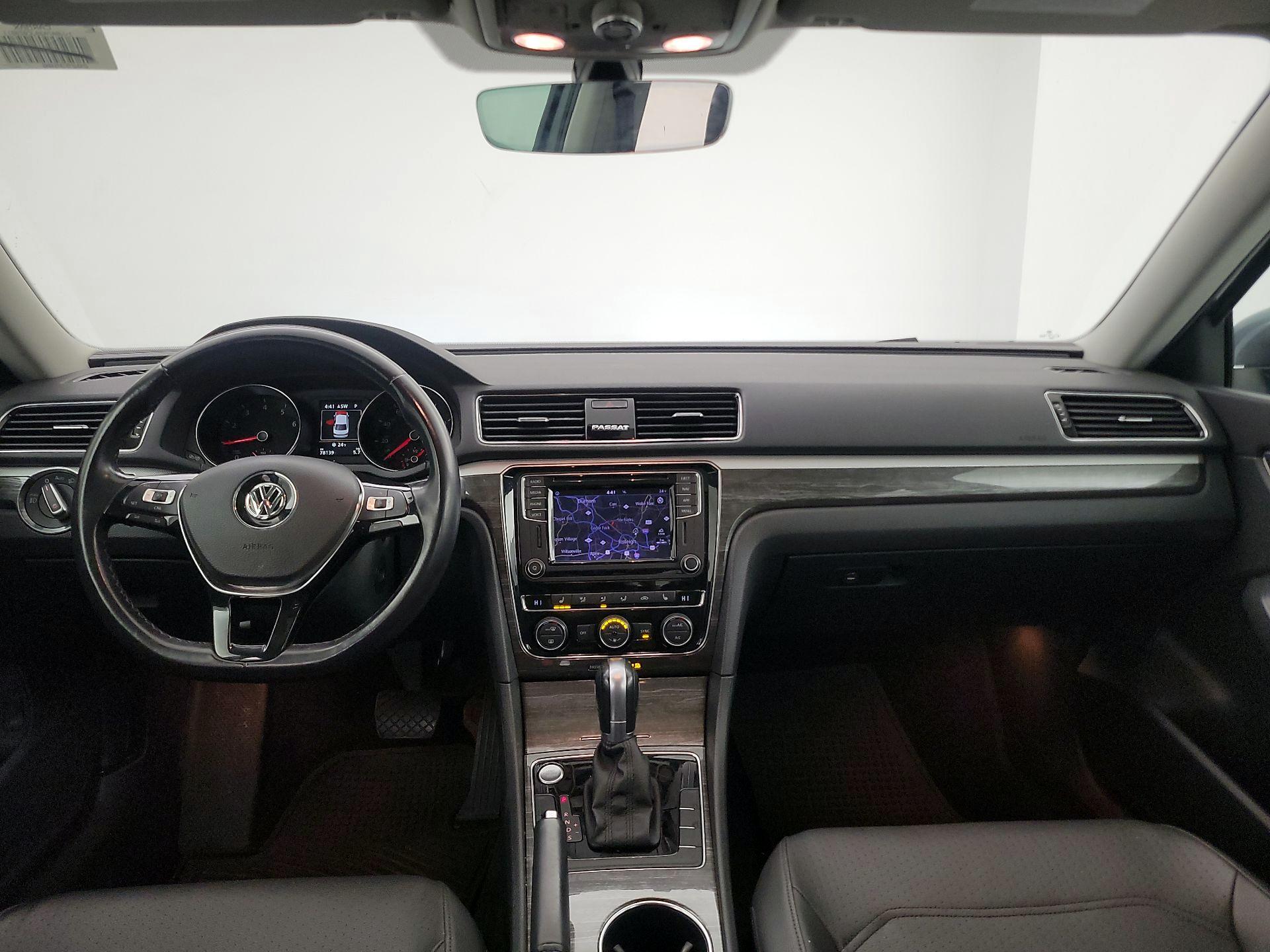 Thumbnail: 2018 Volkswagen Passat - 9