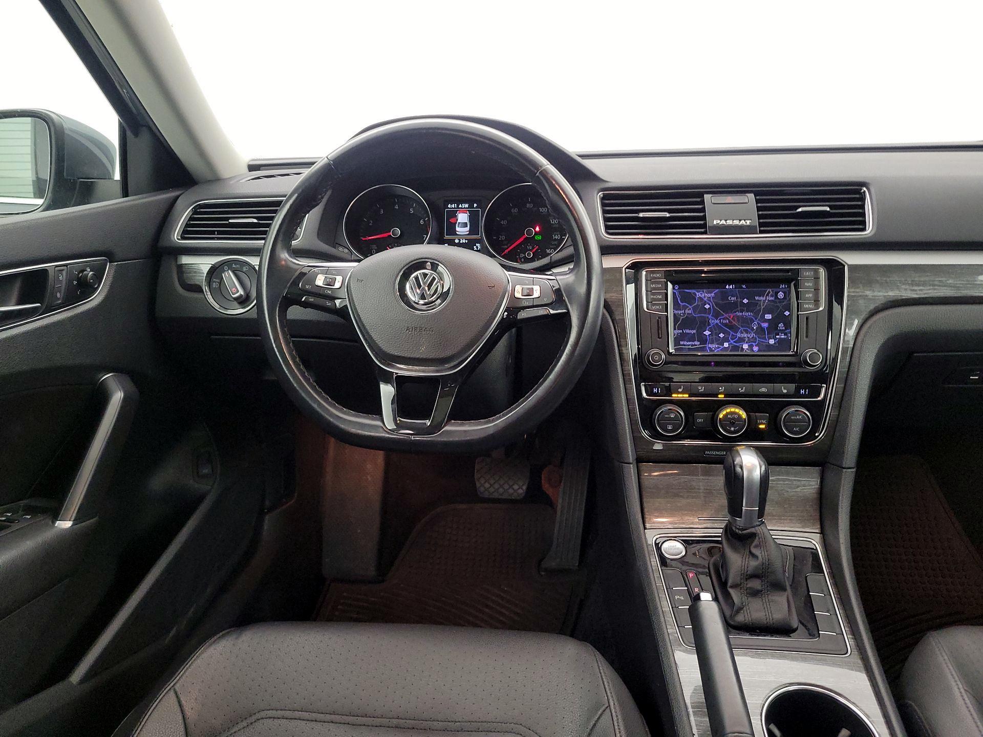 Thumbnail: 2018 Volkswagen Passat - 10