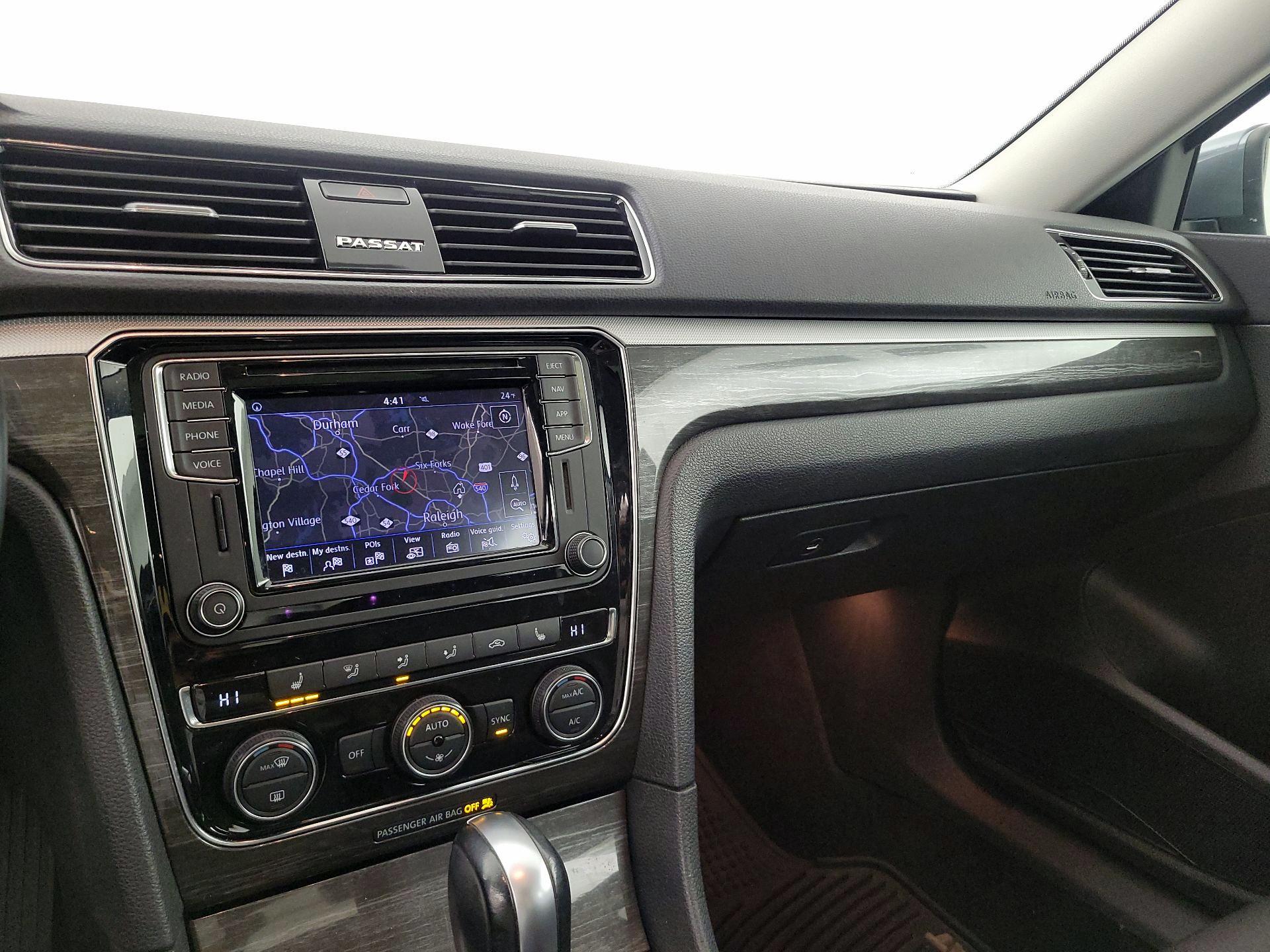 Thumbnail: 2018 Volkswagen Passat - 14