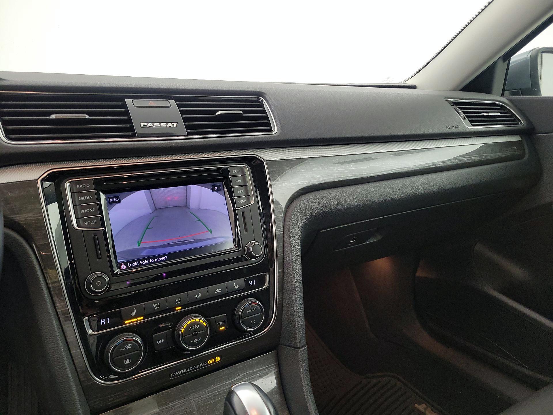 Thumbnail: 2018 Volkswagen Passat - 15