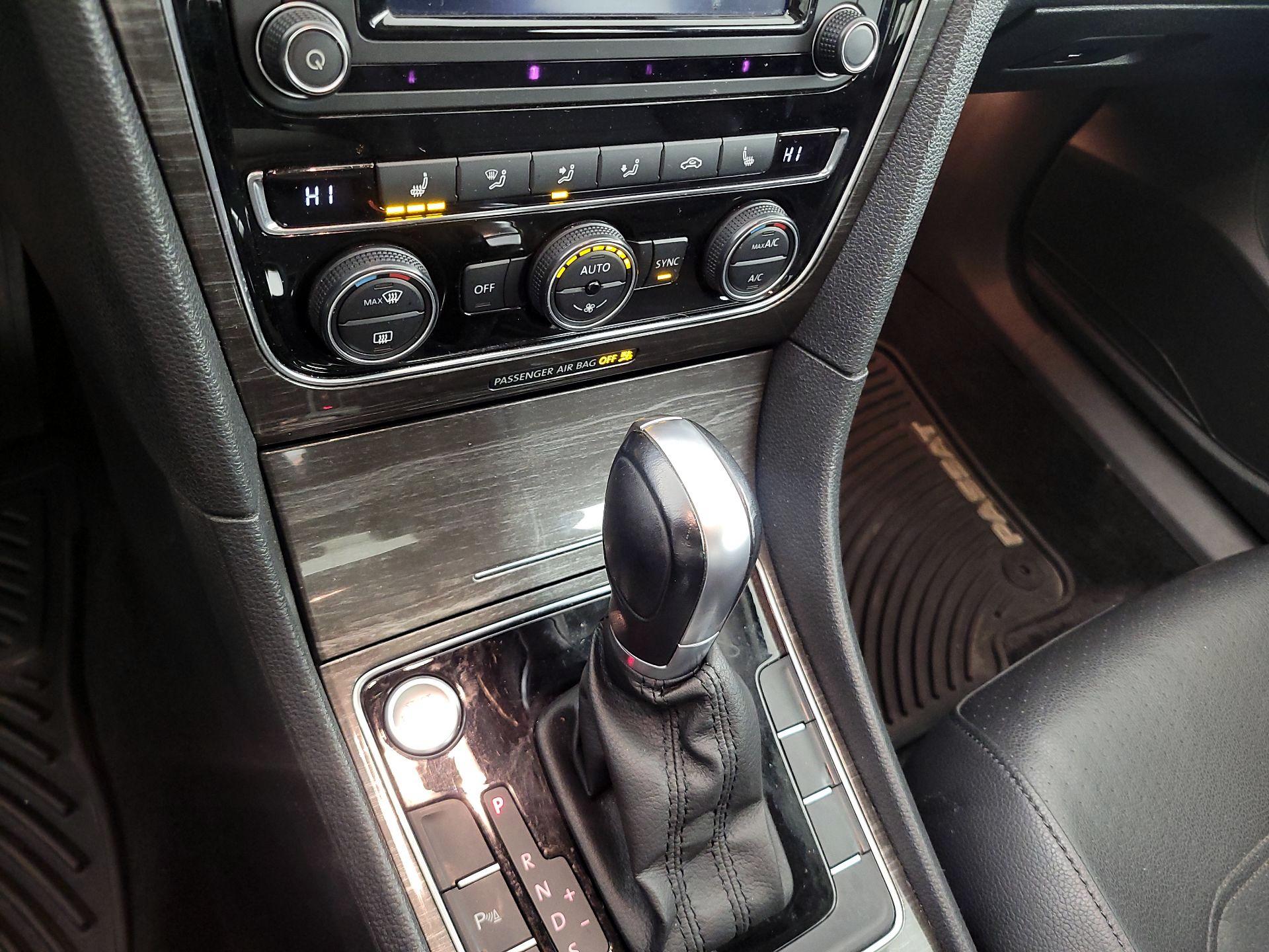 Thumbnail: 2018 Volkswagen Passat - 17