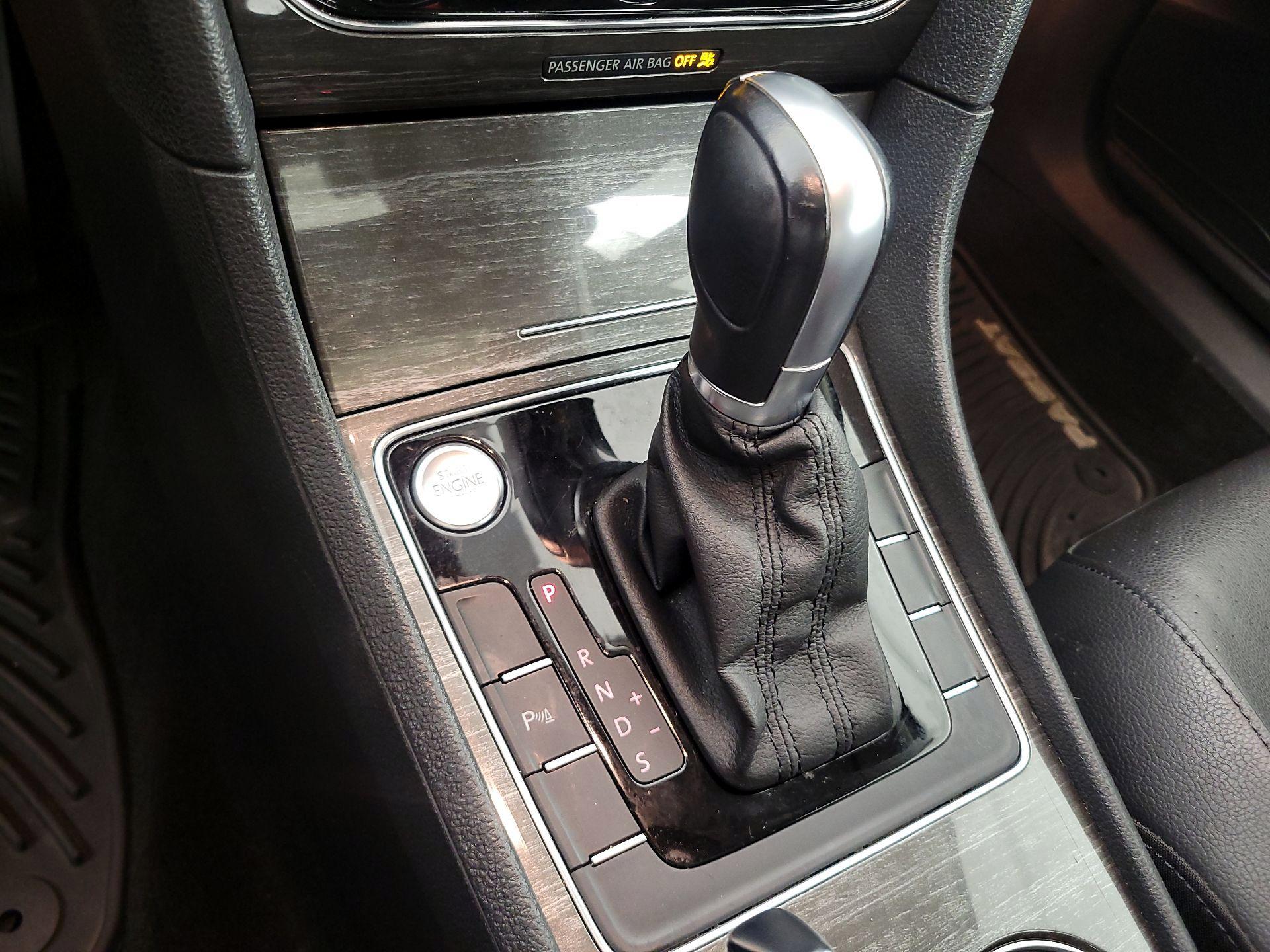 Thumbnail: 2018 Volkswagen Passat - 18