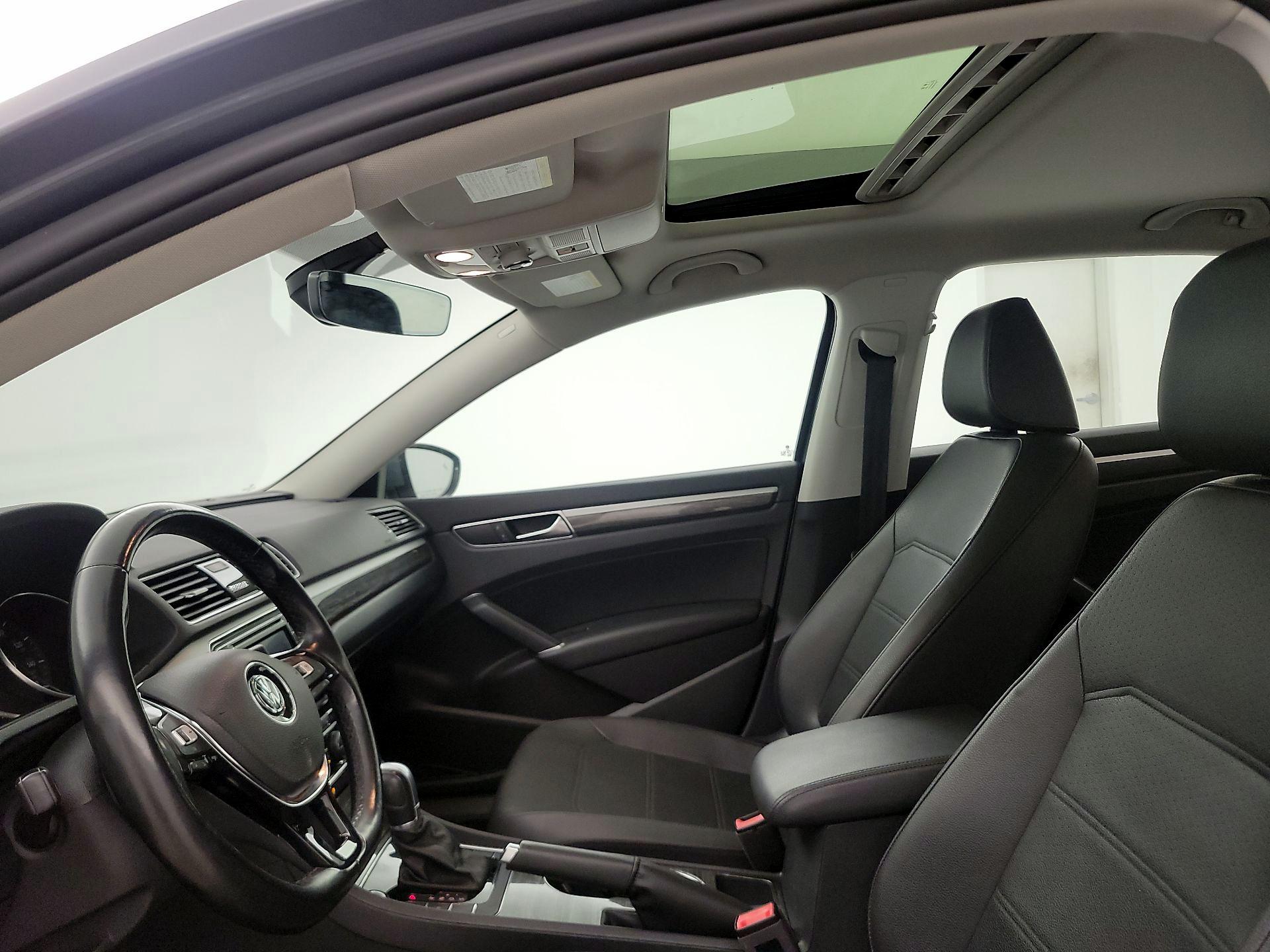 Thumbnail: 2018 Volkswagen Passat - 20