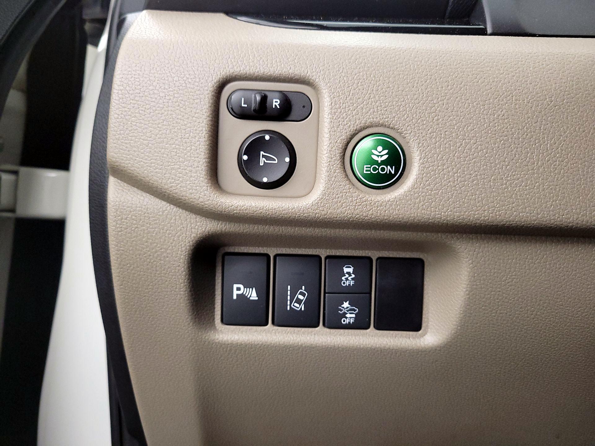 Thumbnail: 2016 Honda Pilot - 13