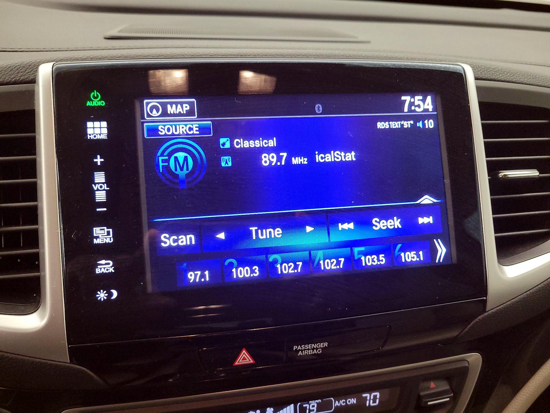 Thumbnail: 2016 Honda Pilot - 16