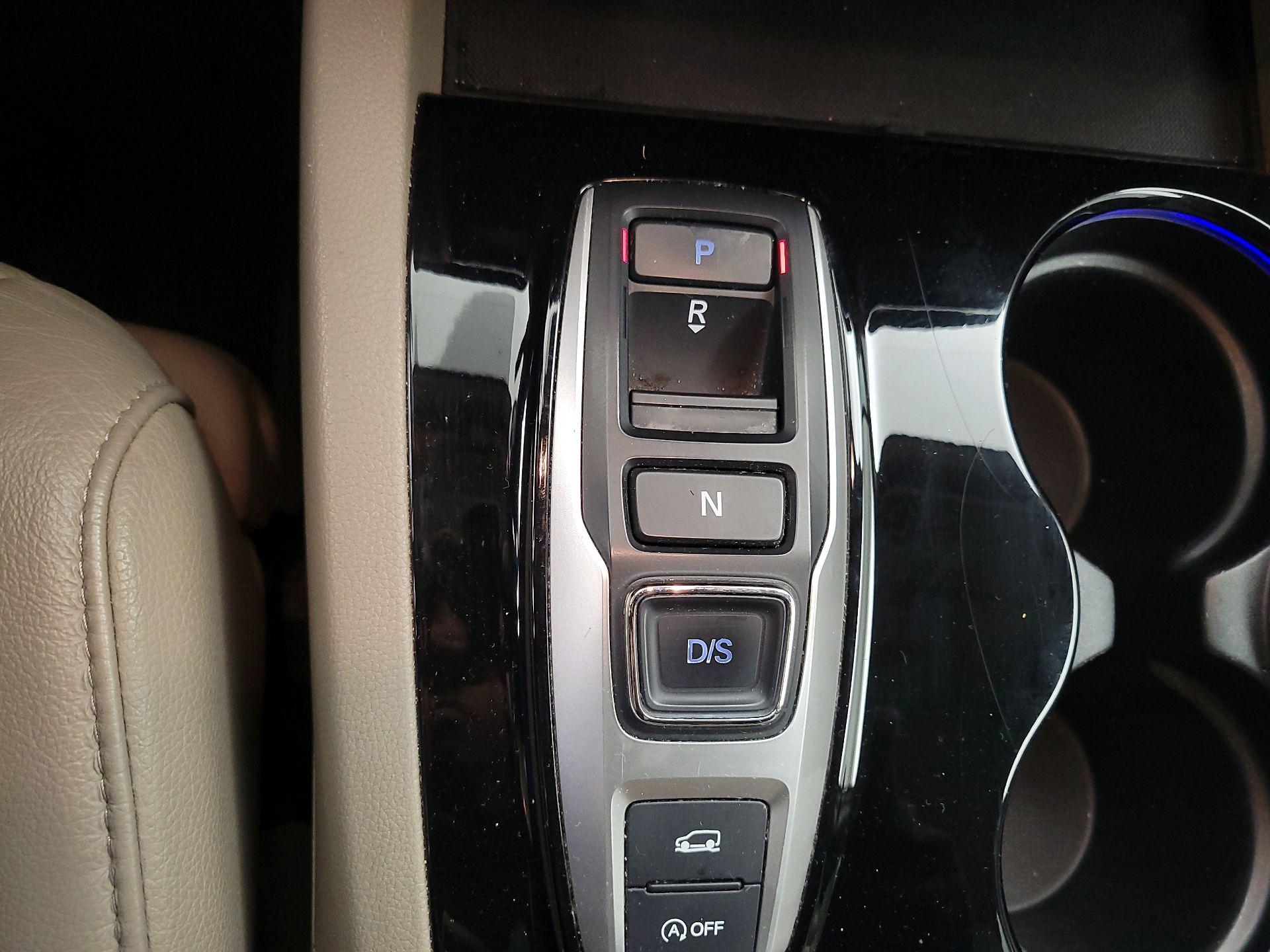 Thumbnail: 2016 Honda Pilot - 18