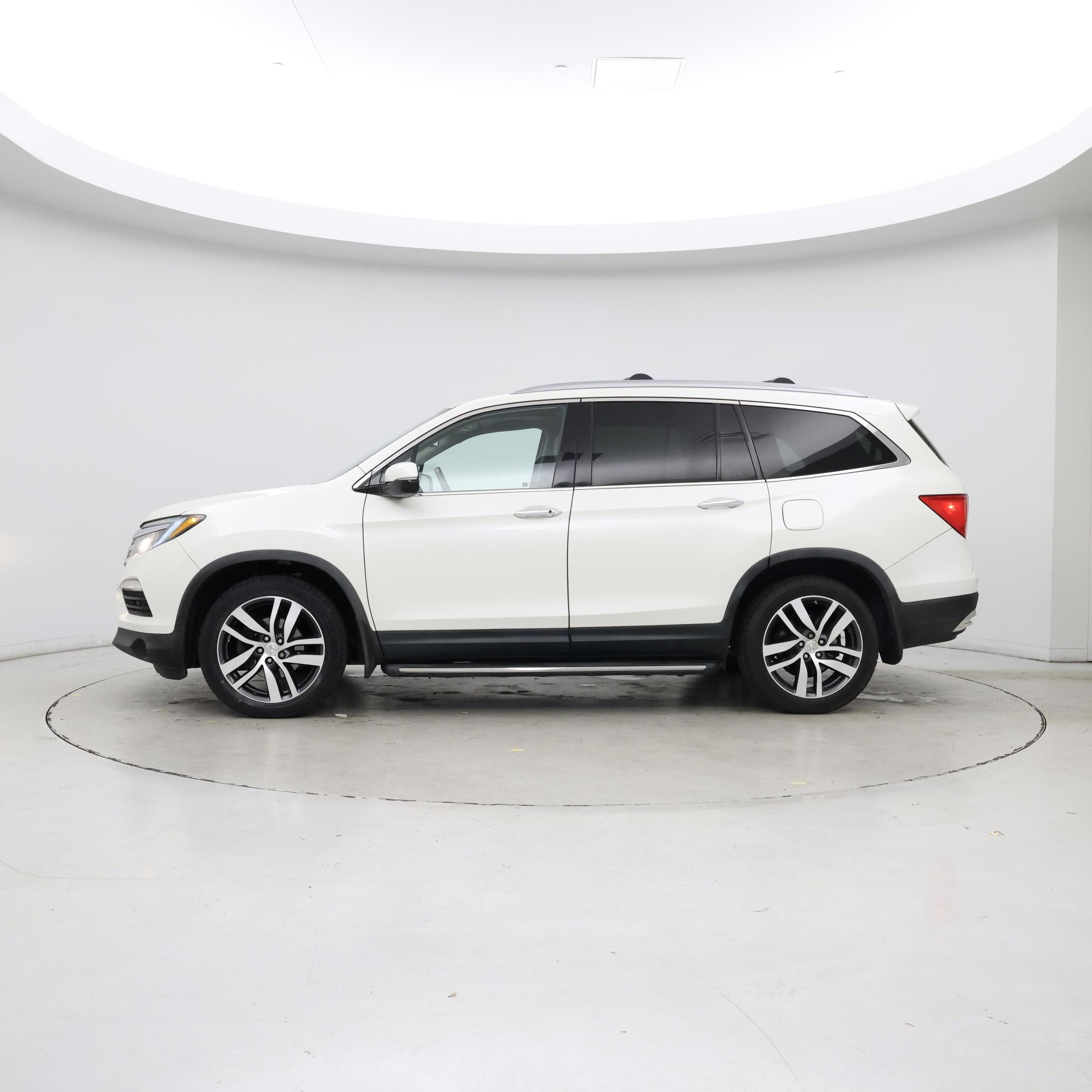 Thumbnail: 2016 Honda Pilot - 3