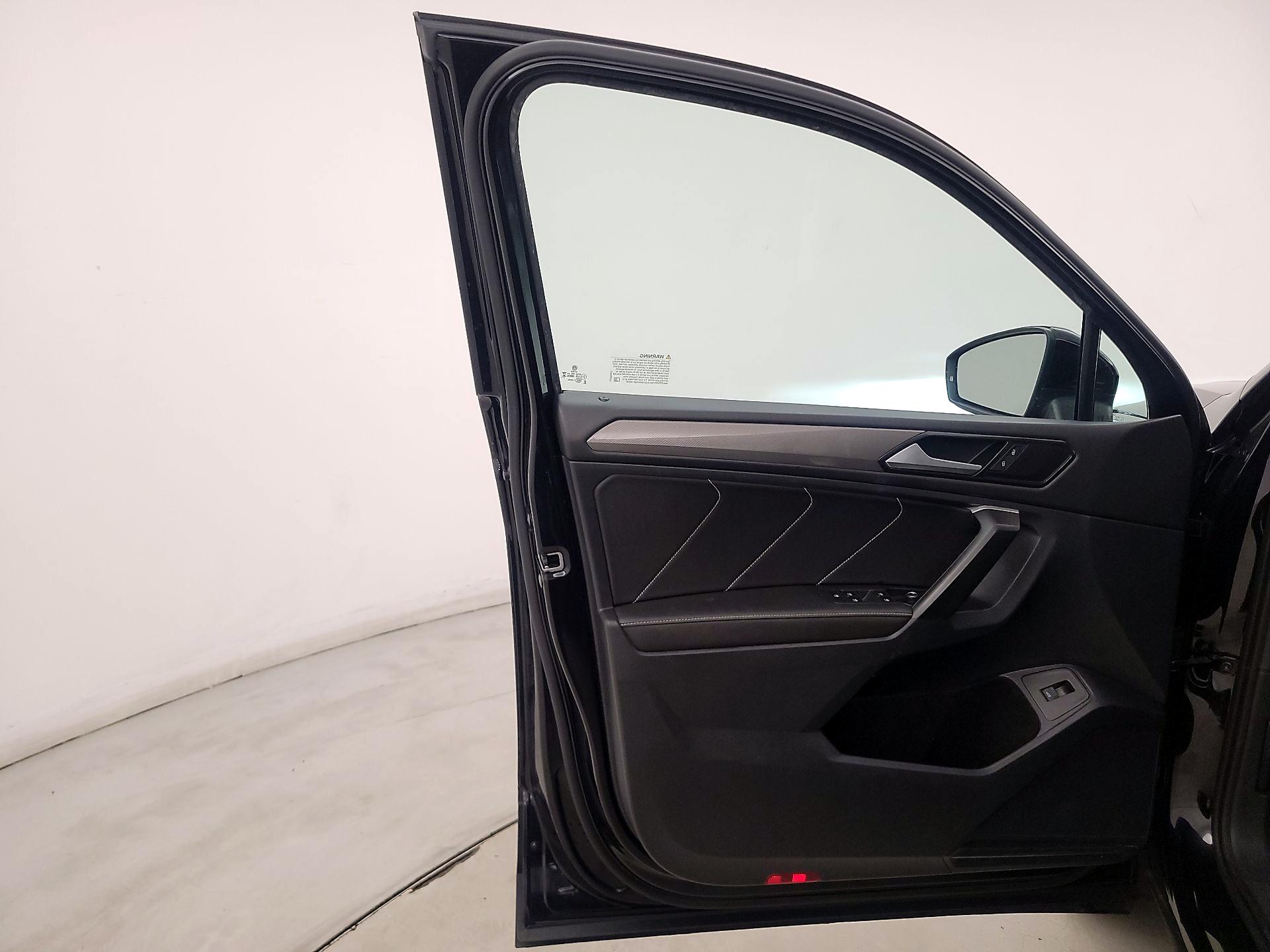 Thumbnail: 2024 Volkswagen Tiguan - 12