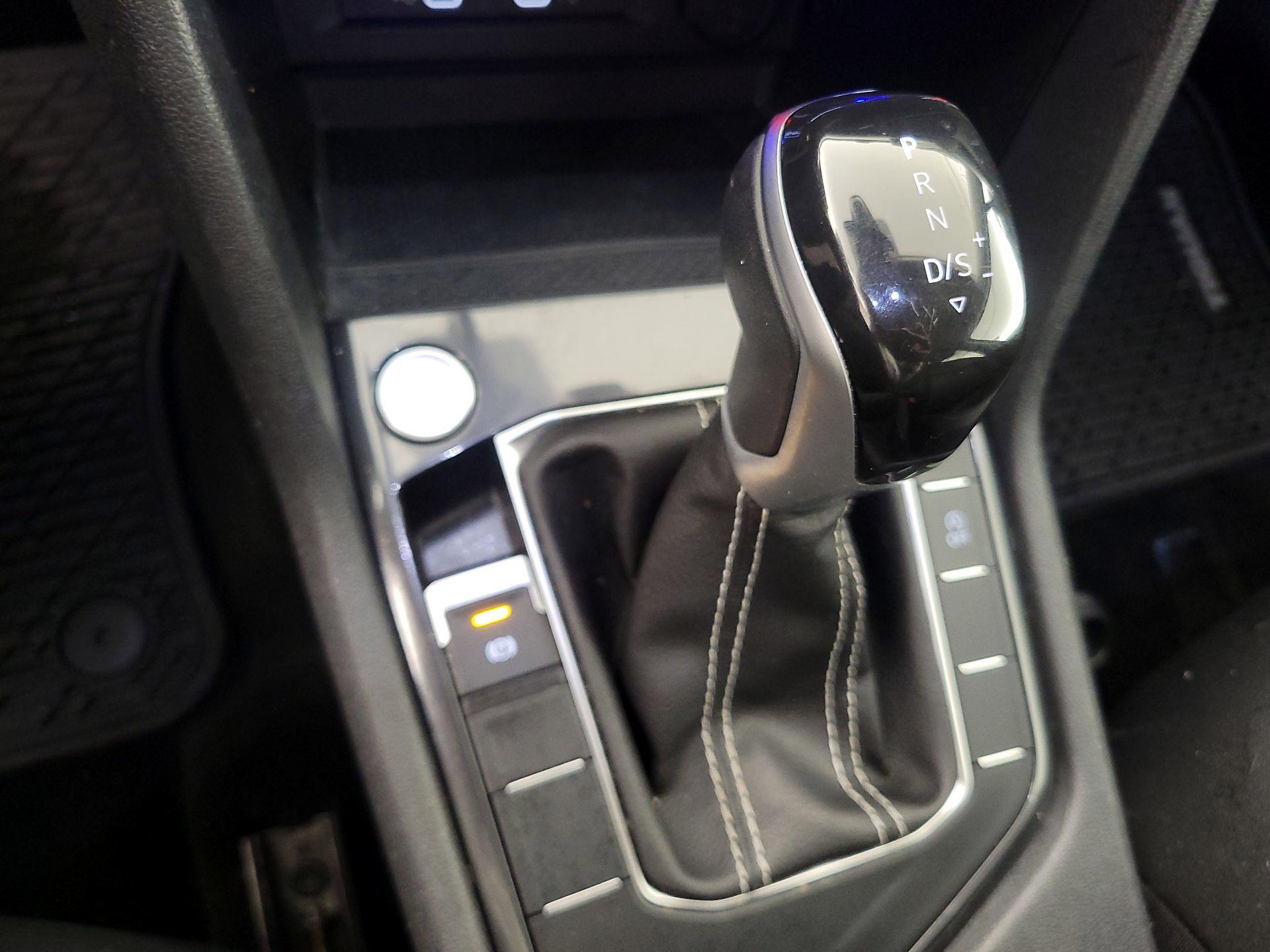 Thumbnail: 2024 Volkswagen Tiguan - 17