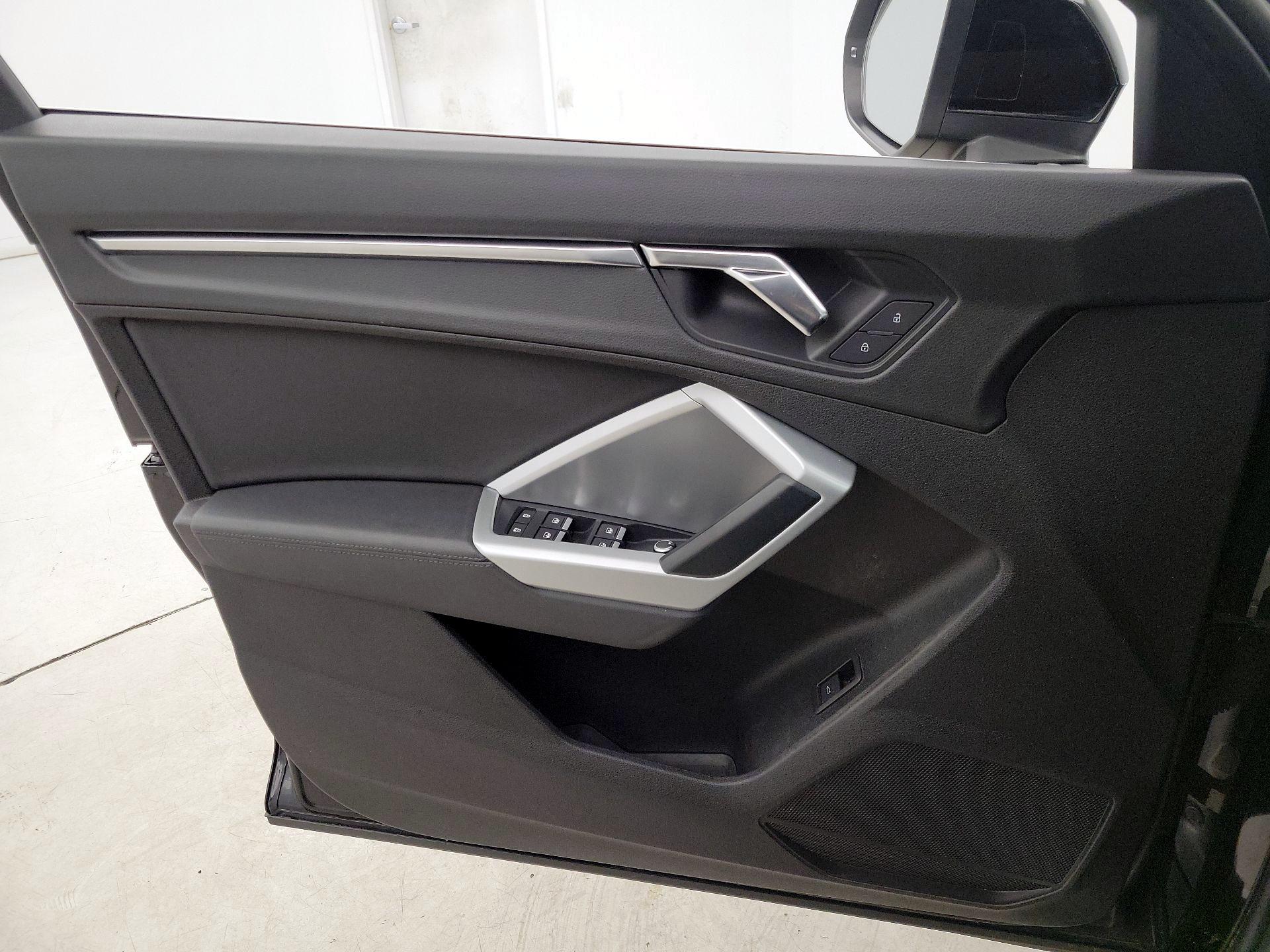 Thumbnail: 2020 Audi Q3 - 12