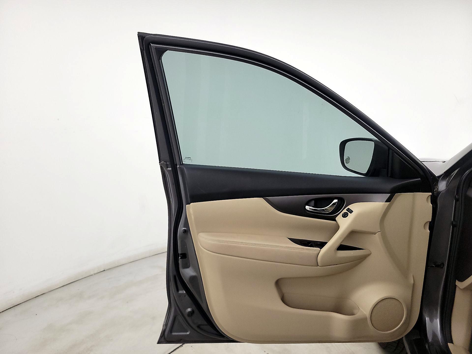 Thumbnail: 2015 Nissan Rogue - 12