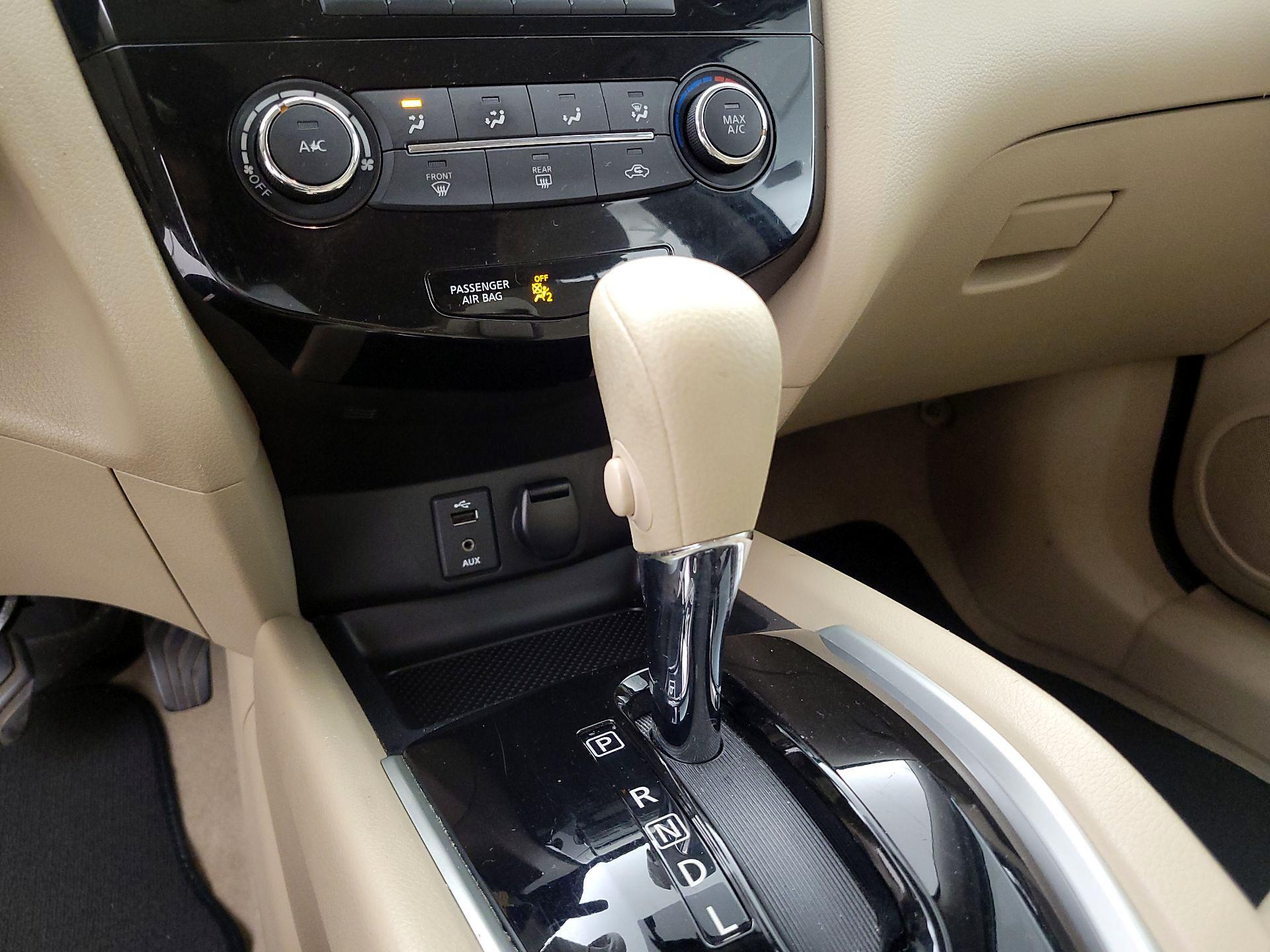 Thumbnail: 2015 Nissan Rogue - 16