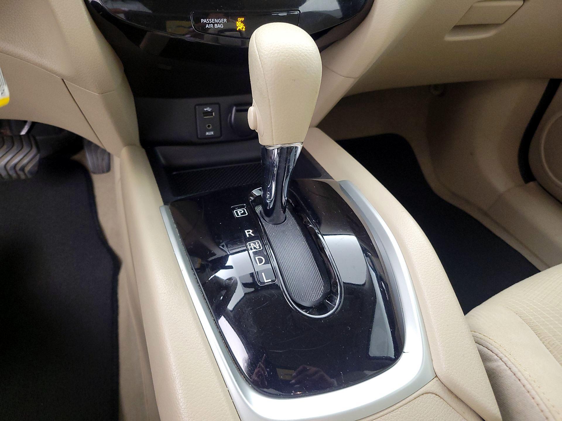 Thumbnail: 2015 Nissan Rogue - 17