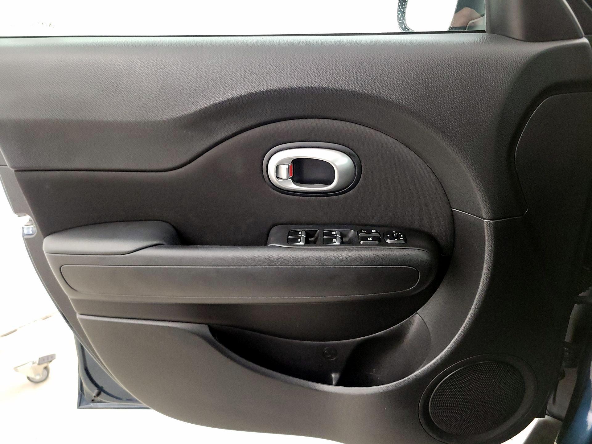 Thumbnail: 2017 Kia Soul - 12