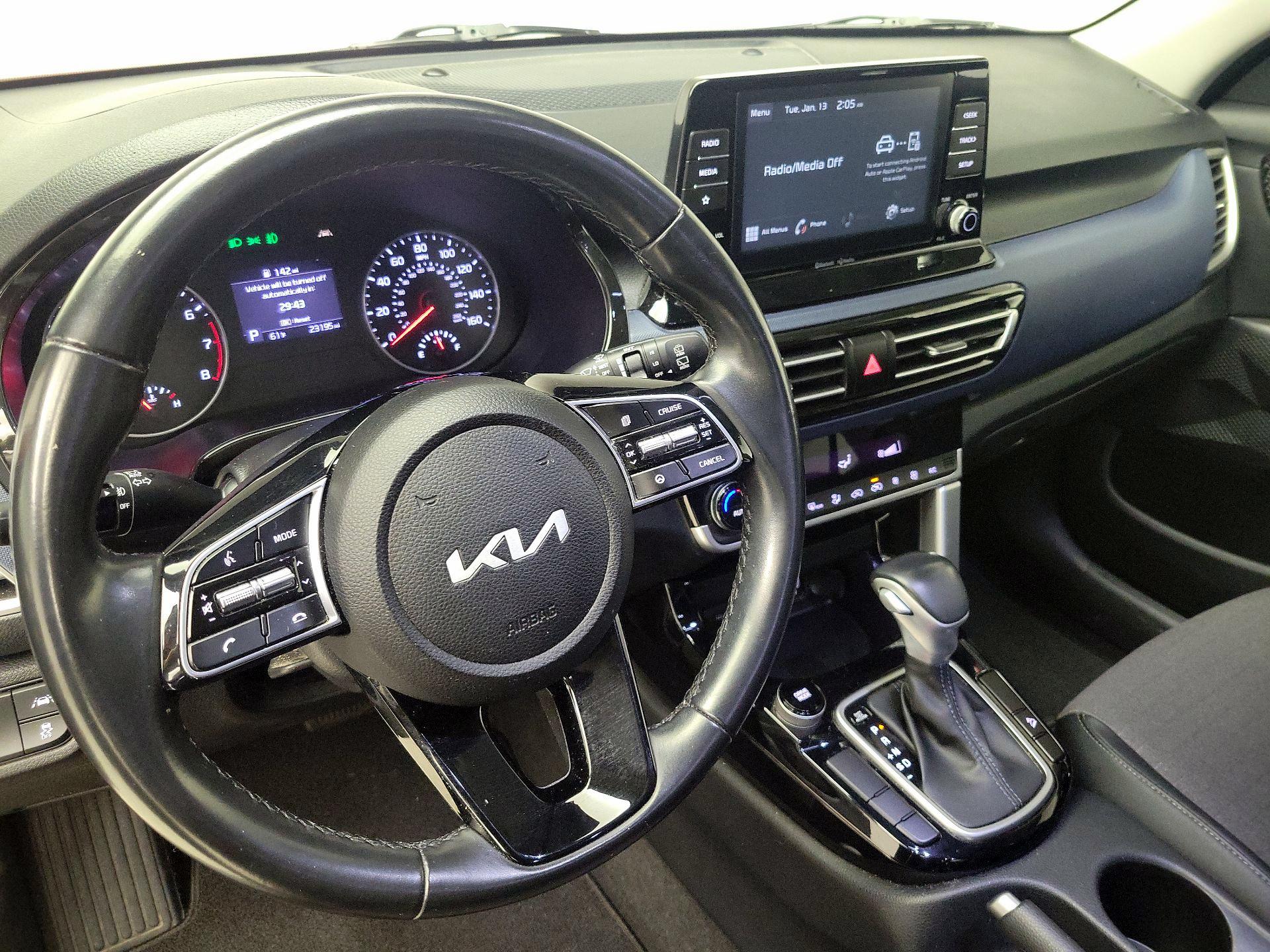 Thumbnail: 2023 Kia Seltos - 9