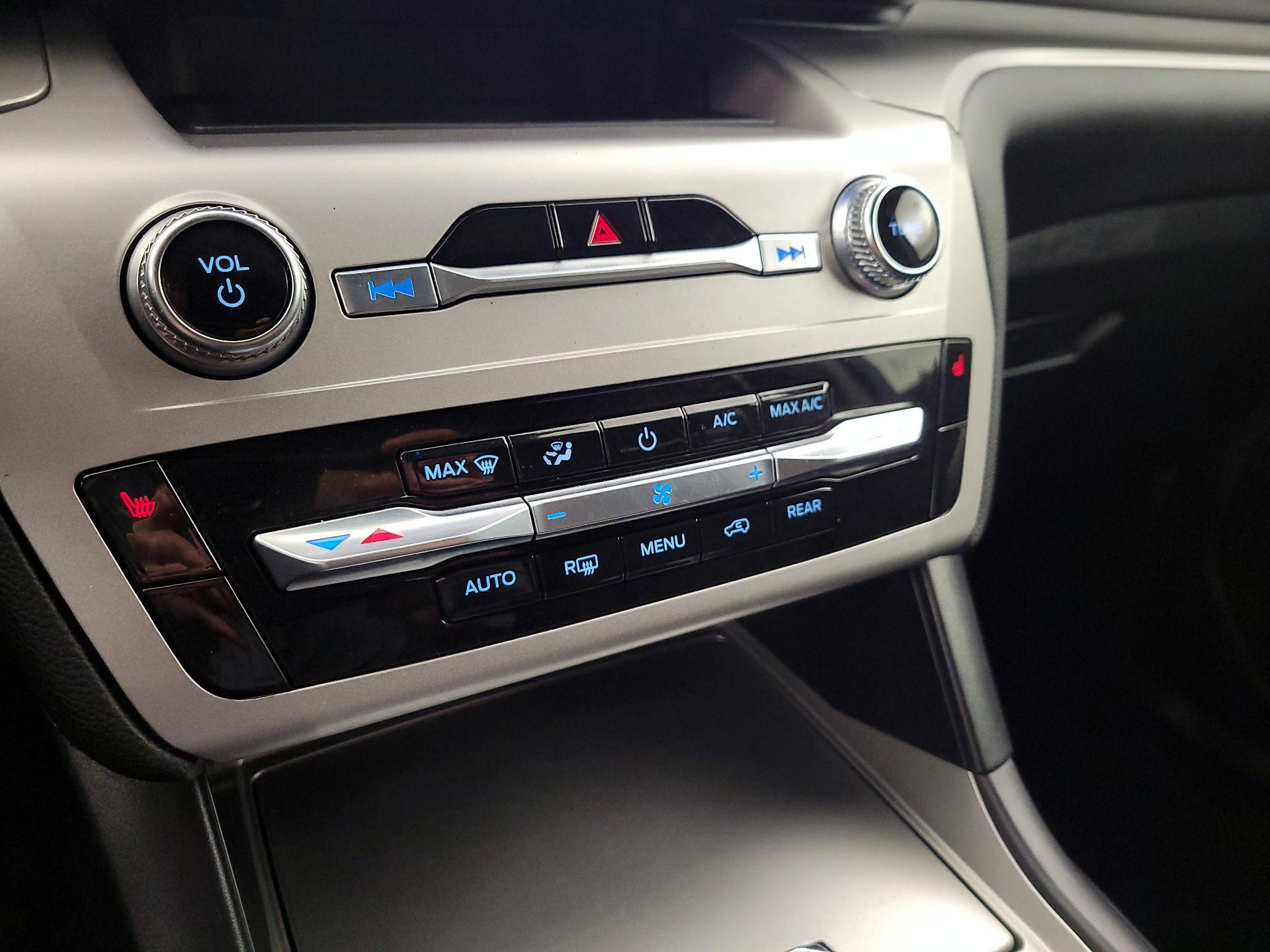 Thumbnail: 2022 Ford Explorer - 16