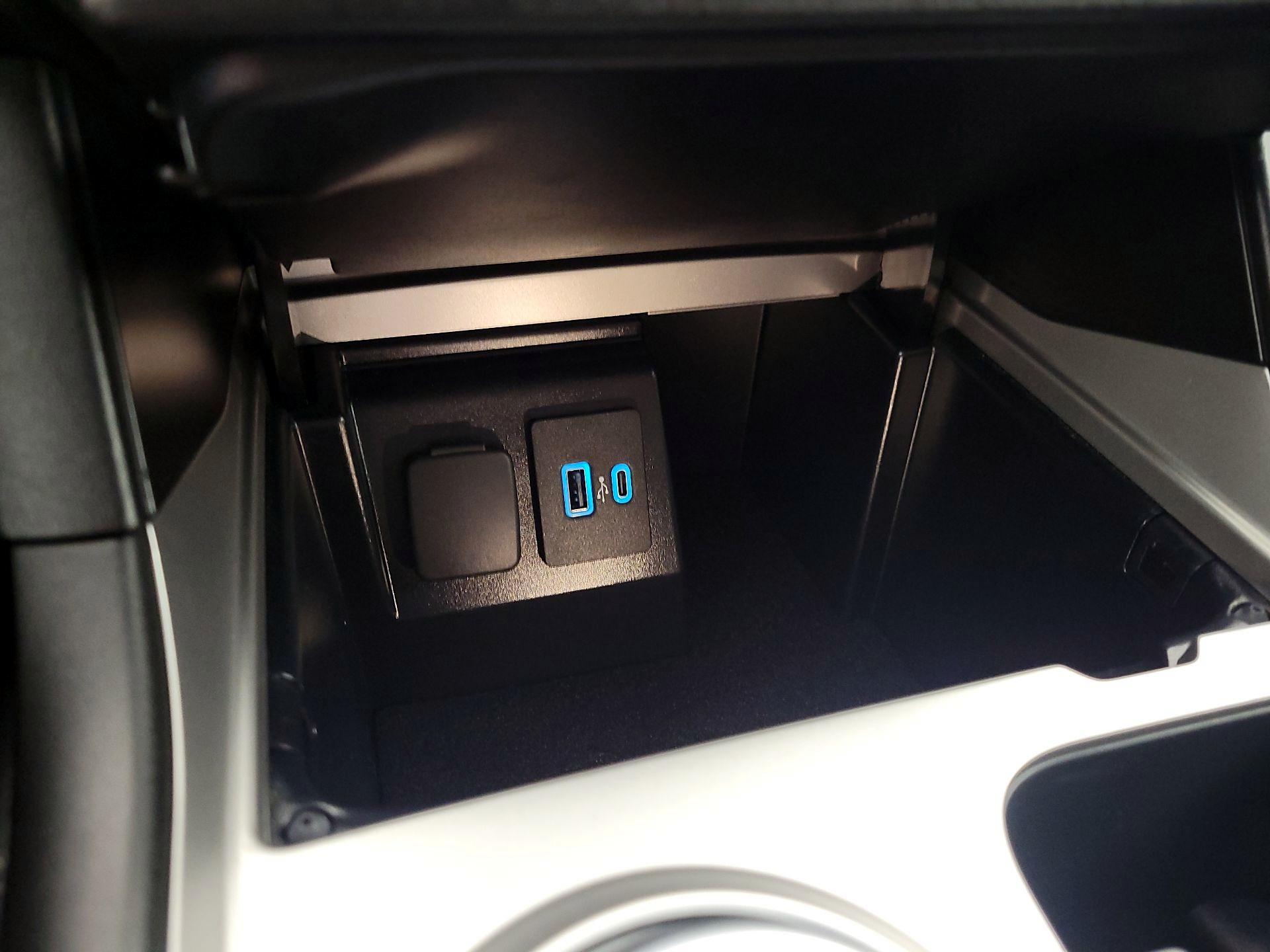 Thumbnail: 2022 Ford Explorer - 18