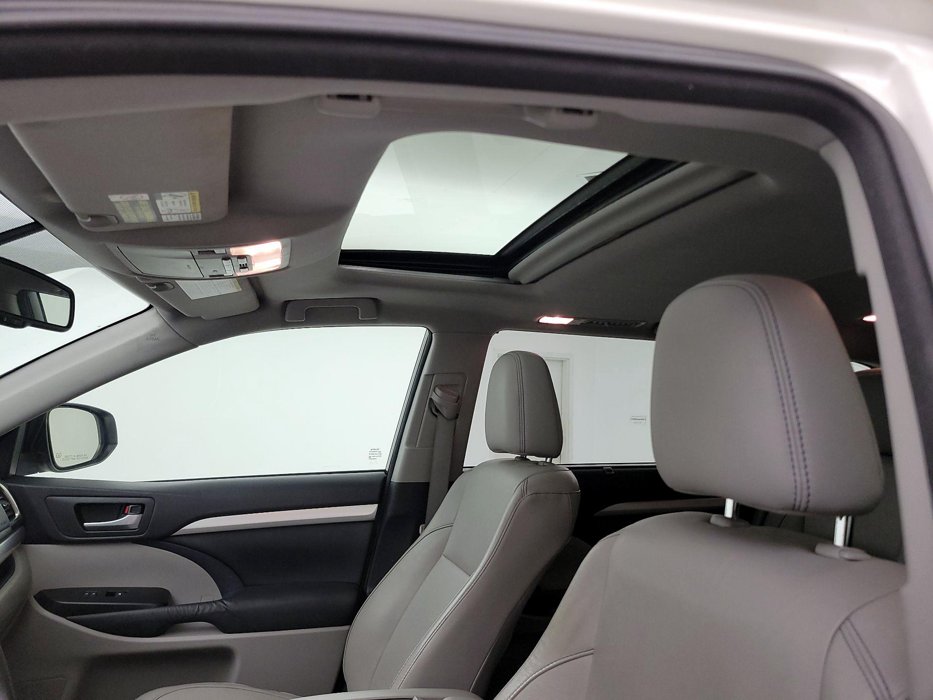 Thumbnail: 2014 Toyota Highlander - 20