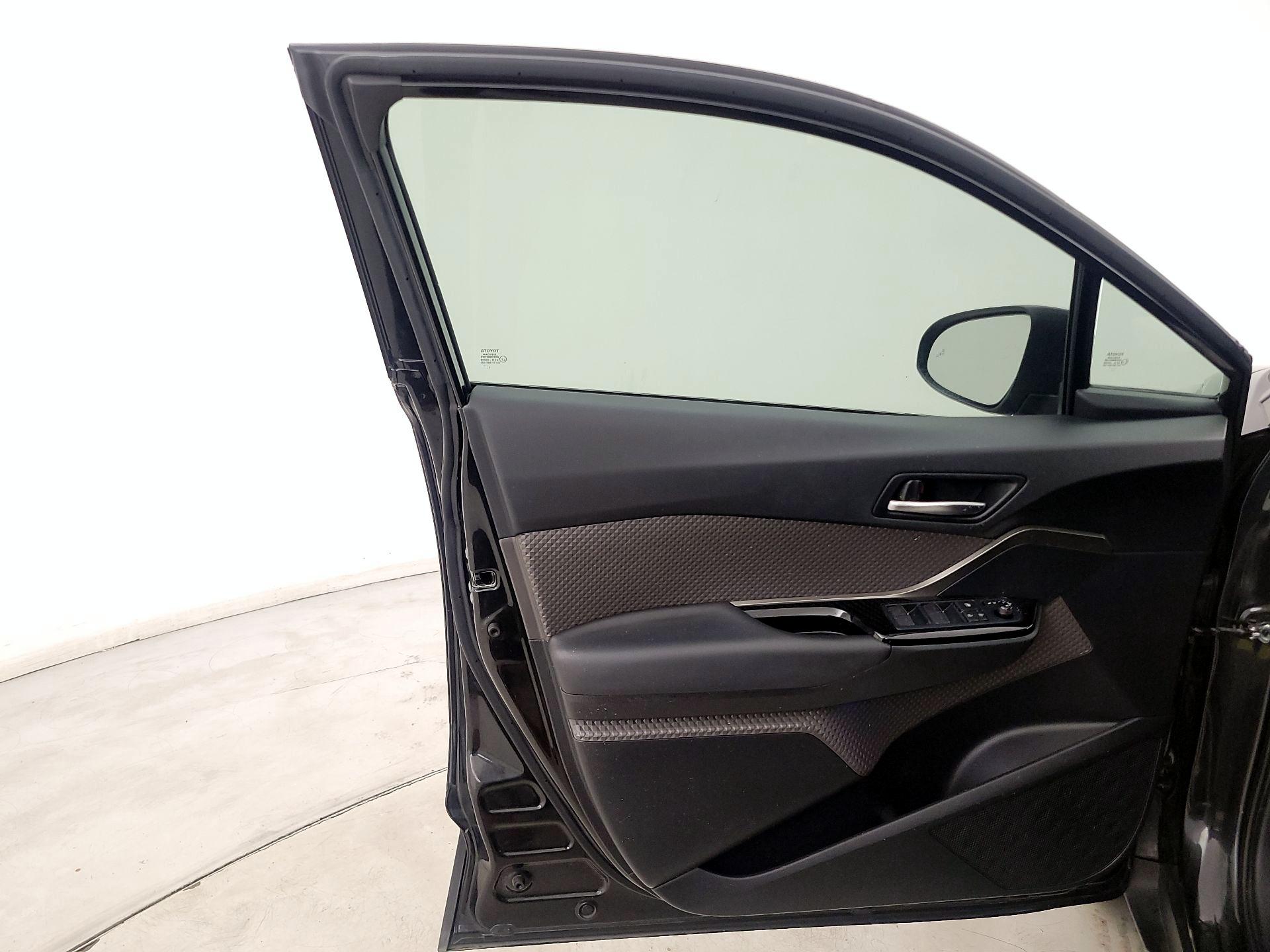 Thumbnail: 2022 Toyota C-HR - 12