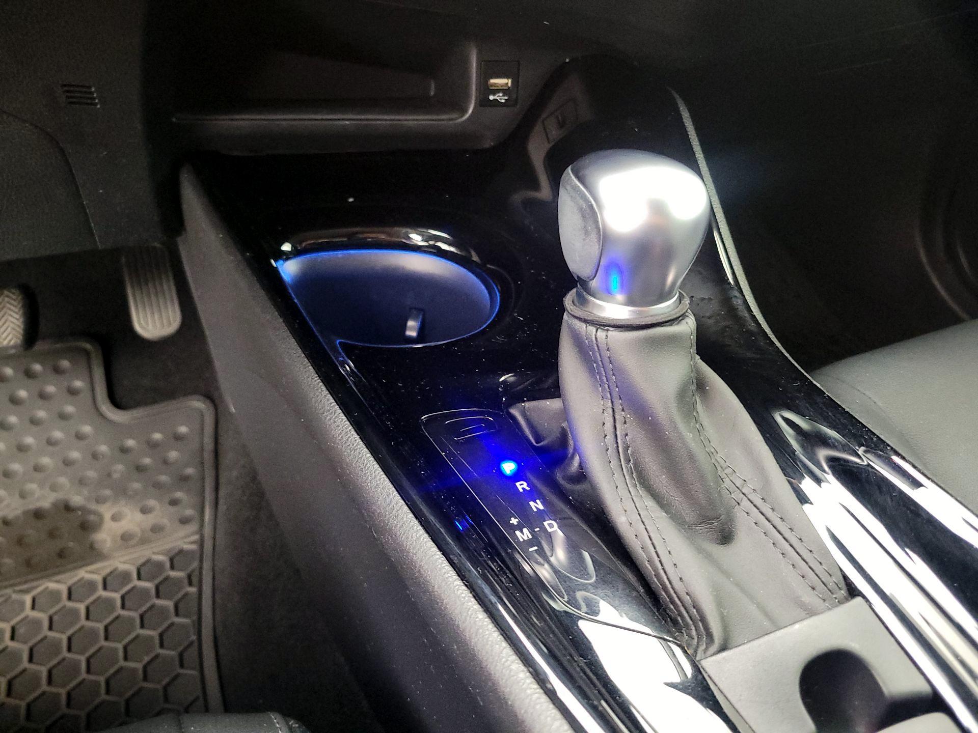 Thumbnail: 2022 Toyota C-HR - 17